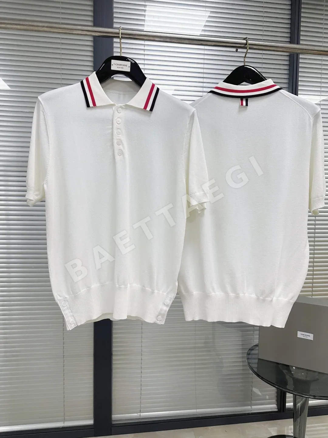 톰브라운 트리콜로르 카라 아이스 실크 반팔 폴로셔츠 상세 이미지 5