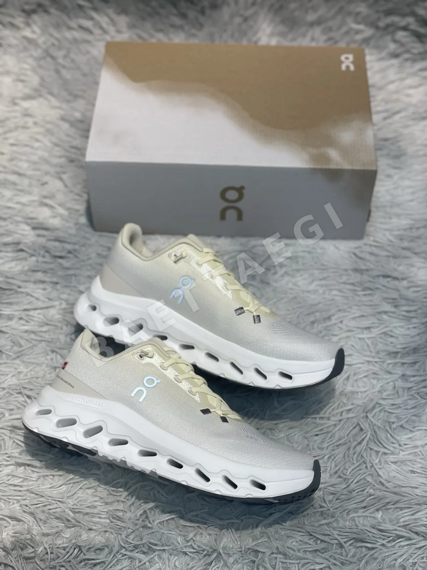 ON 온클라우드 틸트 오프로드 유니섹스 신발 상세 이미지 9