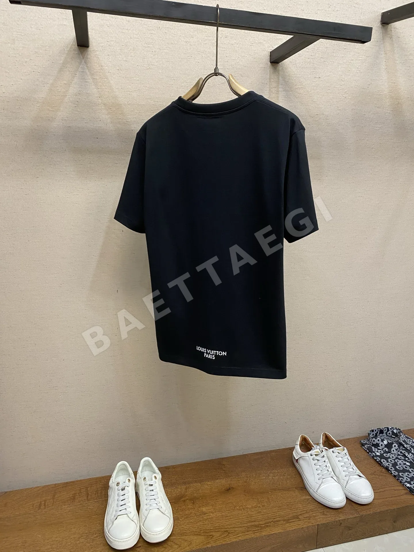 루이비통 페이드 로고 남성 반팔 티셔츠 상세 이미지 2