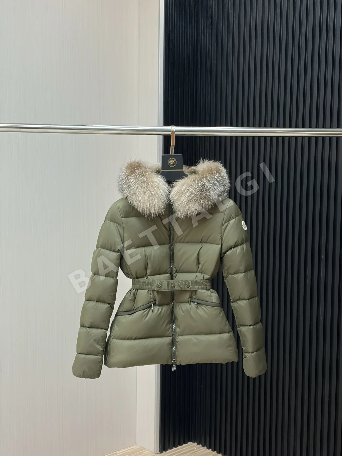 몽클레르 보에드 다운 여성 패딩 상세 이미지 2