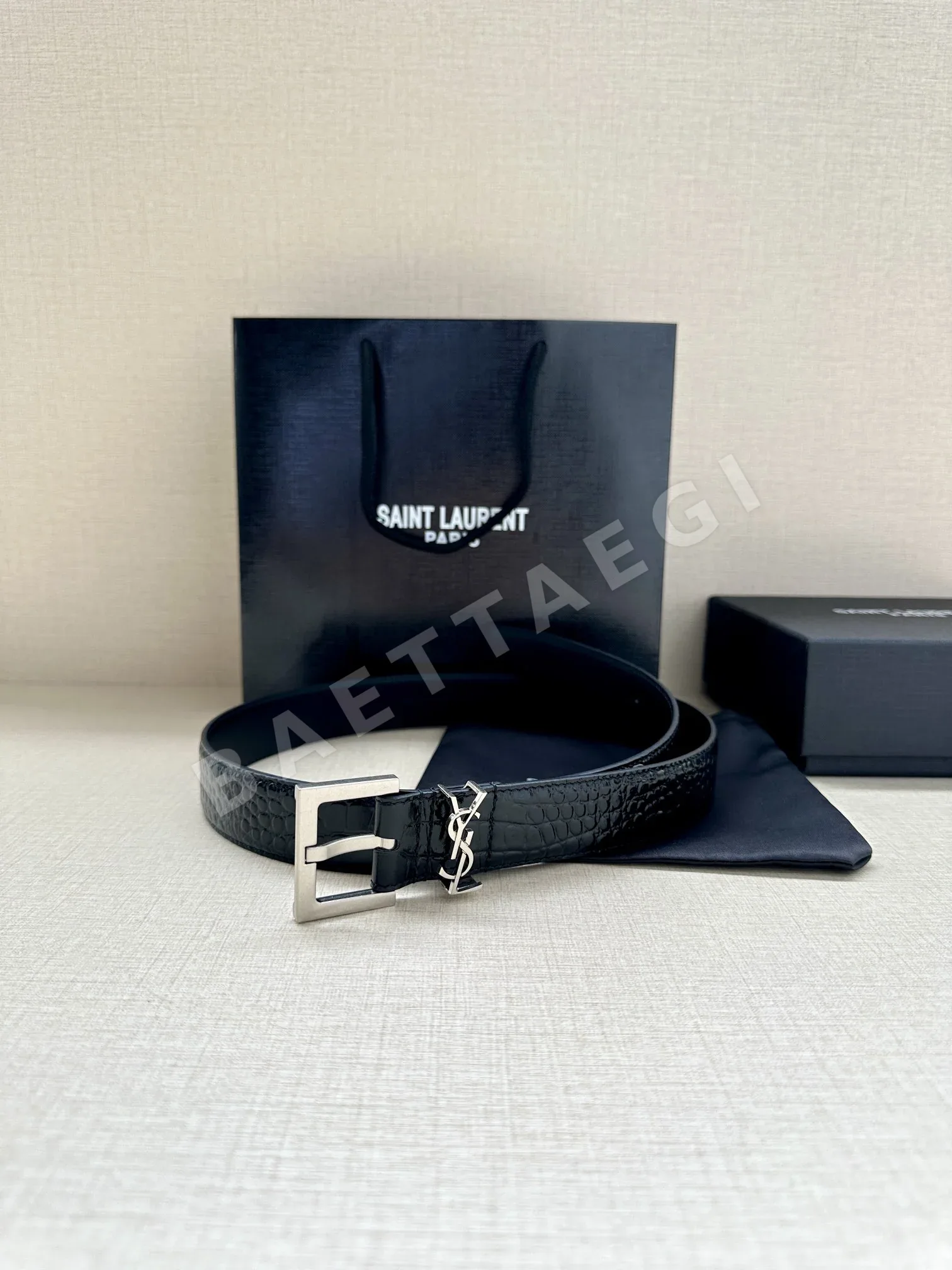 생로랑 YSL 모노그램 크로커다일 엠보싱 가죽 스퀘어 버클 벨트 상세 이미지 4