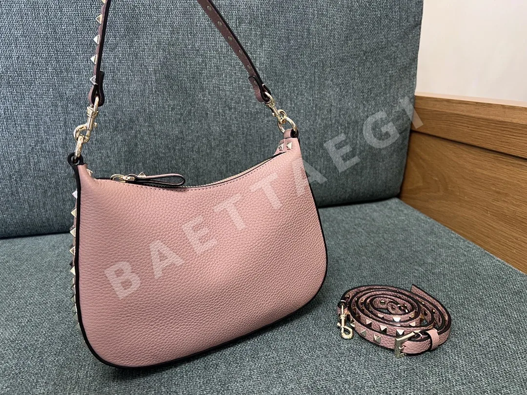 발렌티노 그레인 카프스킨 미니 호보 가방 상세 이미지 4