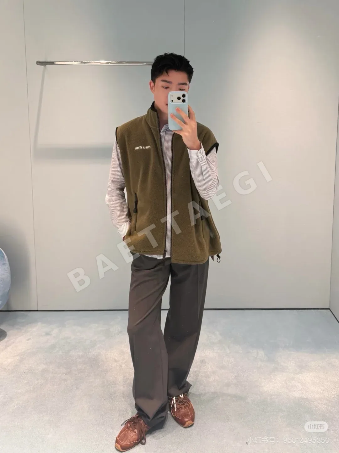 미우미우 올리브그린 플리스 베스트 여성 자켓 상세 이미지 3