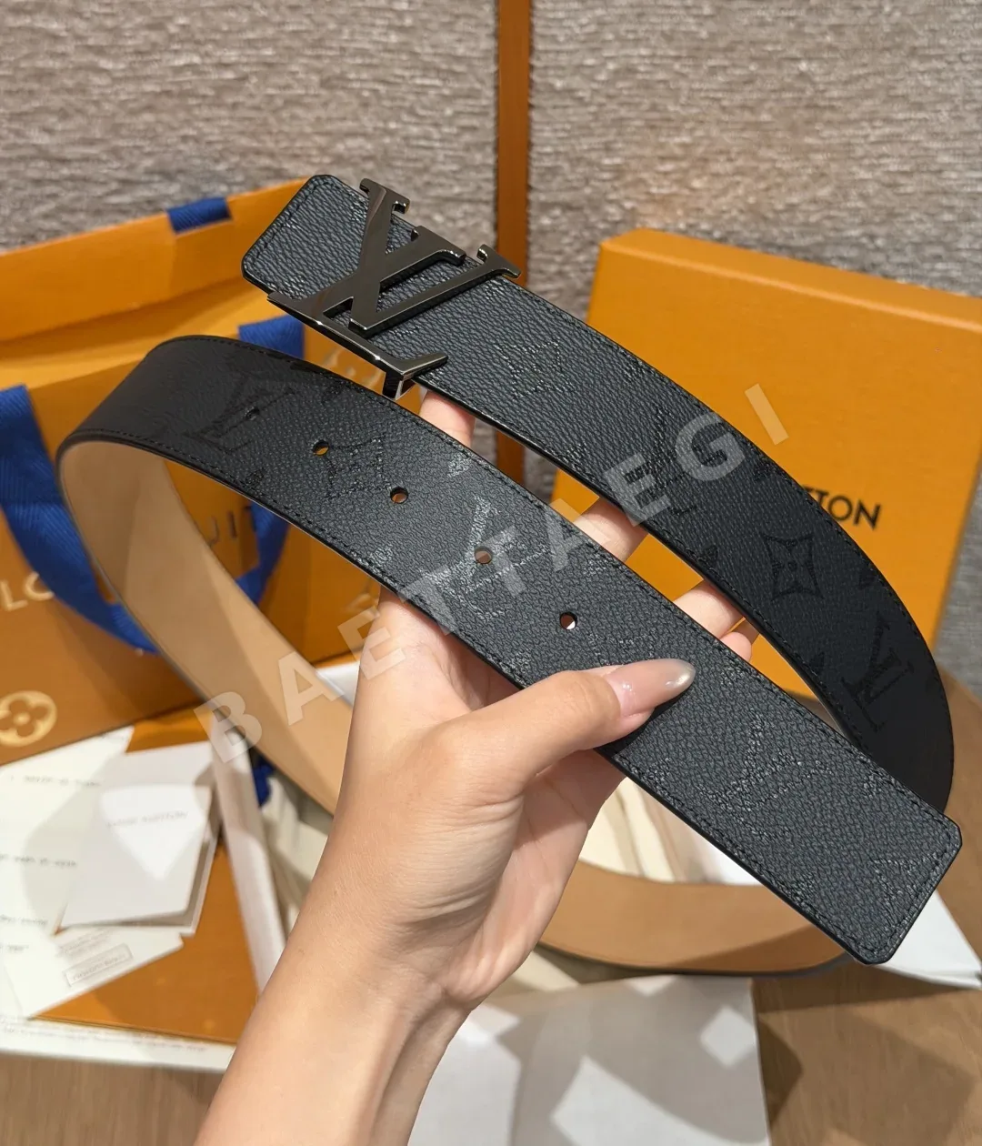 루이비통 이니셜 미드나이트 40mm 리버시블 벨트 상세 이미지 10