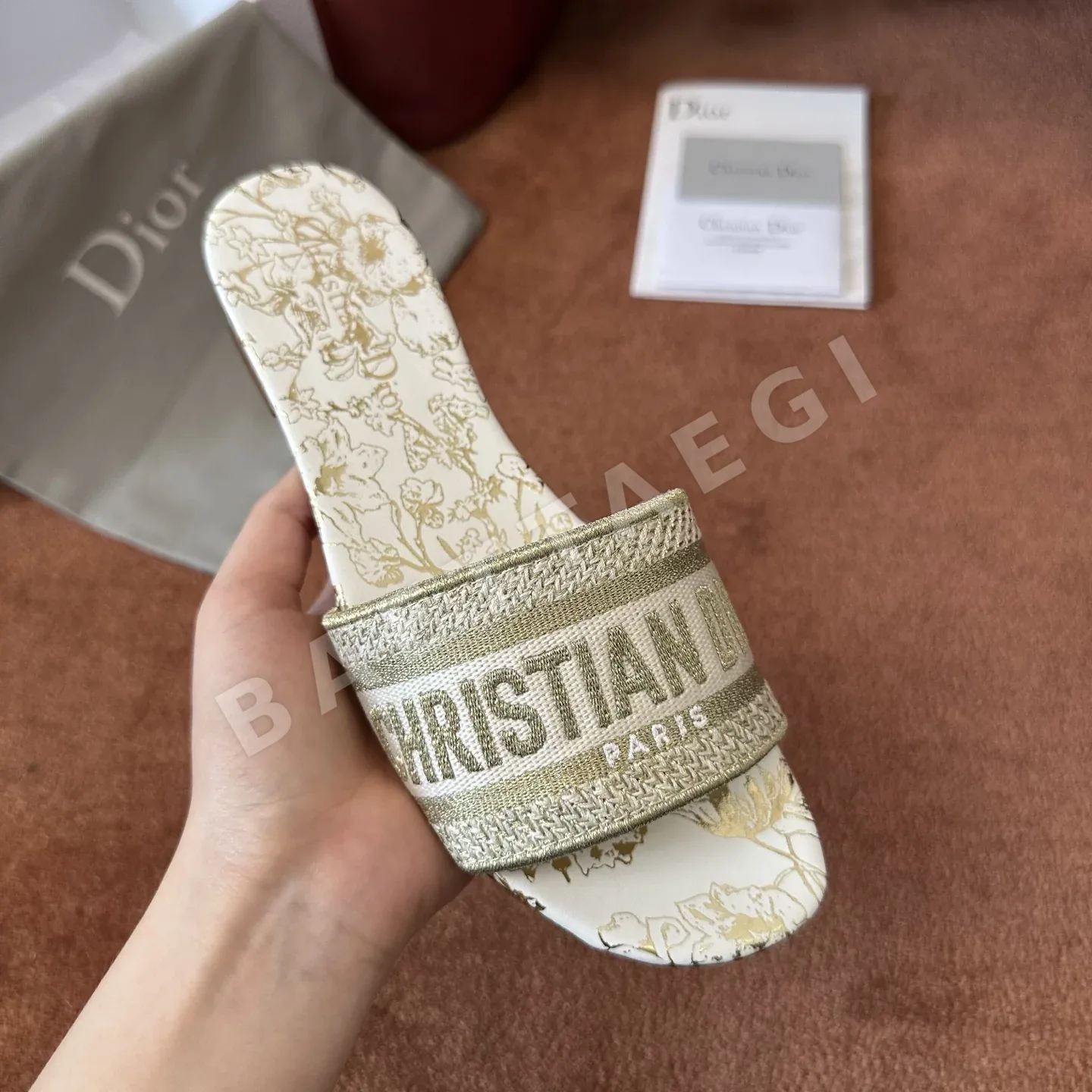 디올 로고 자수 캔버스 플랫 샌들 상세 이미지 2