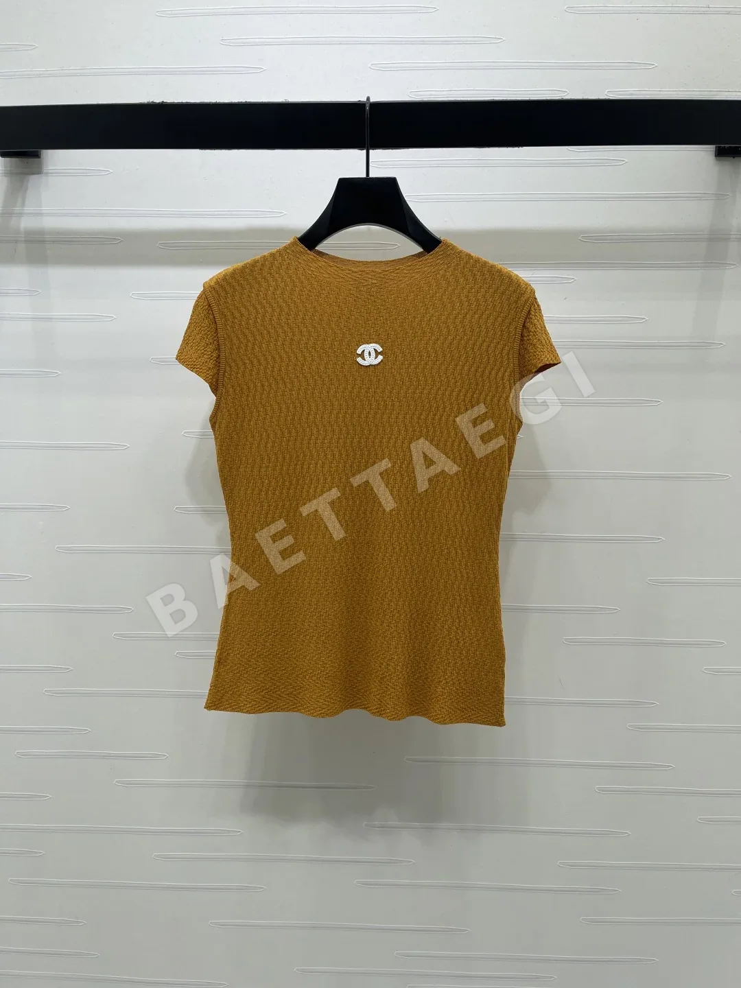 샤넬 더블 C 자수 슬림핏 니트 반팔 탑 103645