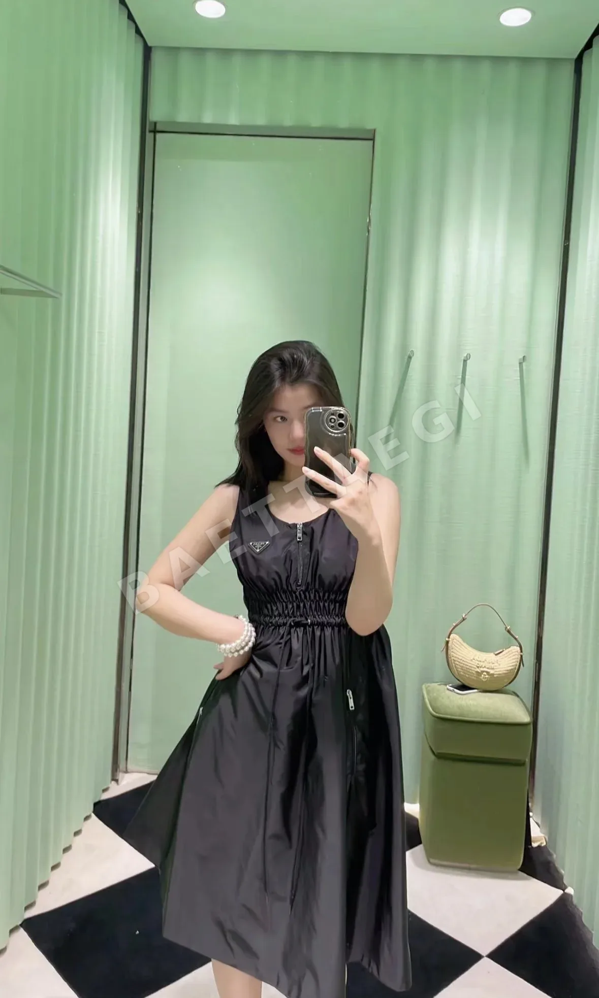 프라다 재활용 나일론 허리 스트링 여성 원피스 상세 이미지 4