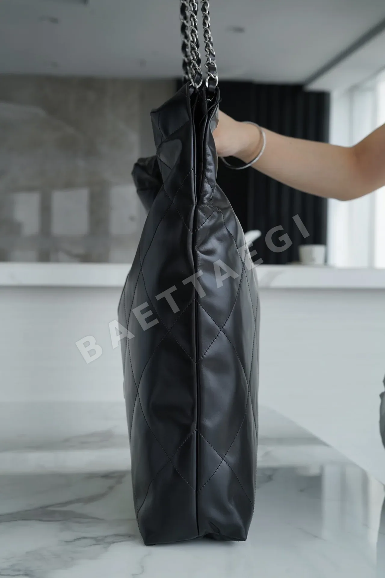 샤넬 블랙 라지 가방 22백 상세 이미지 8