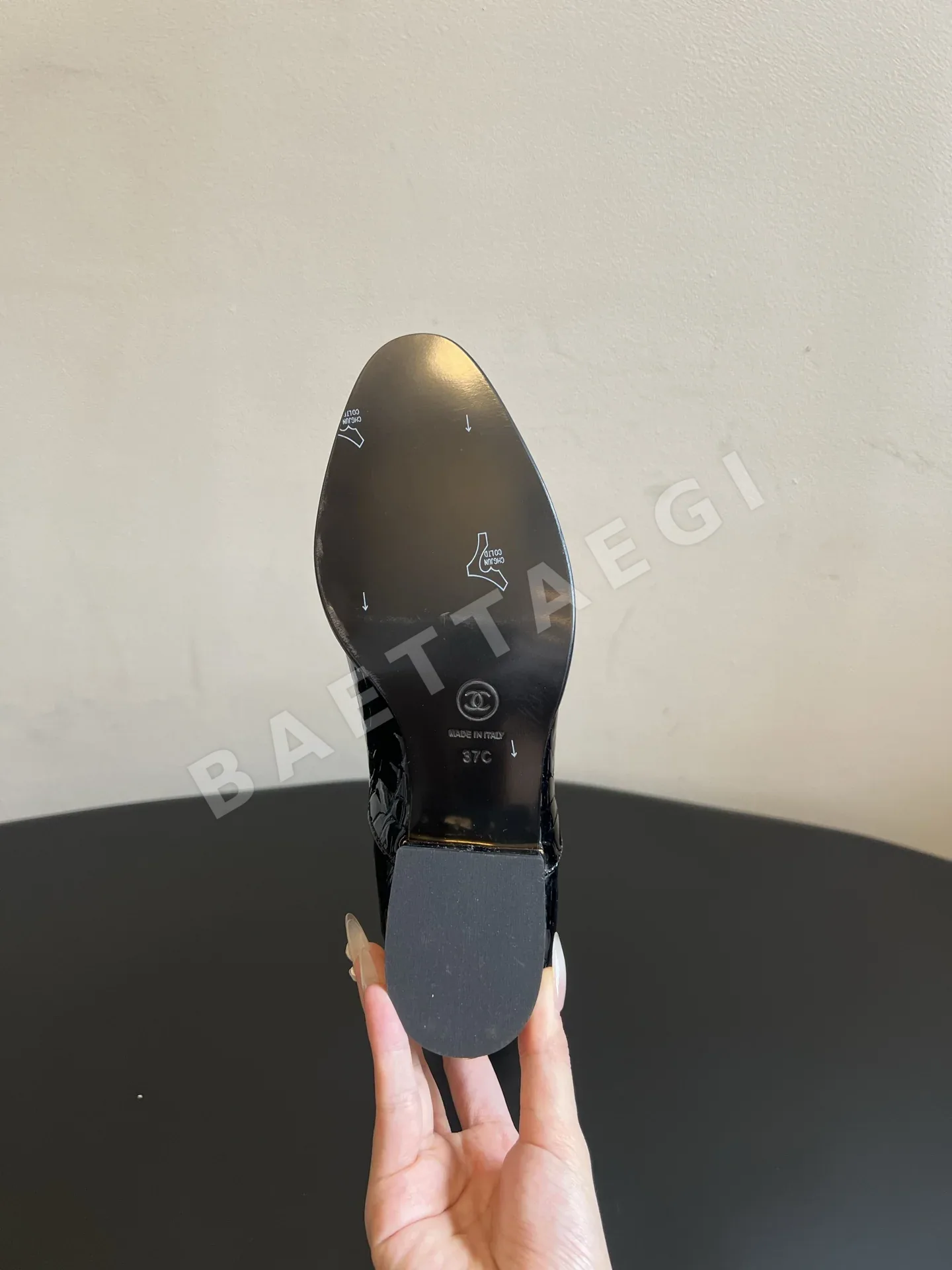 샤넬 부츠 가죽 메탈 로고 힐 상세 이미지 5
