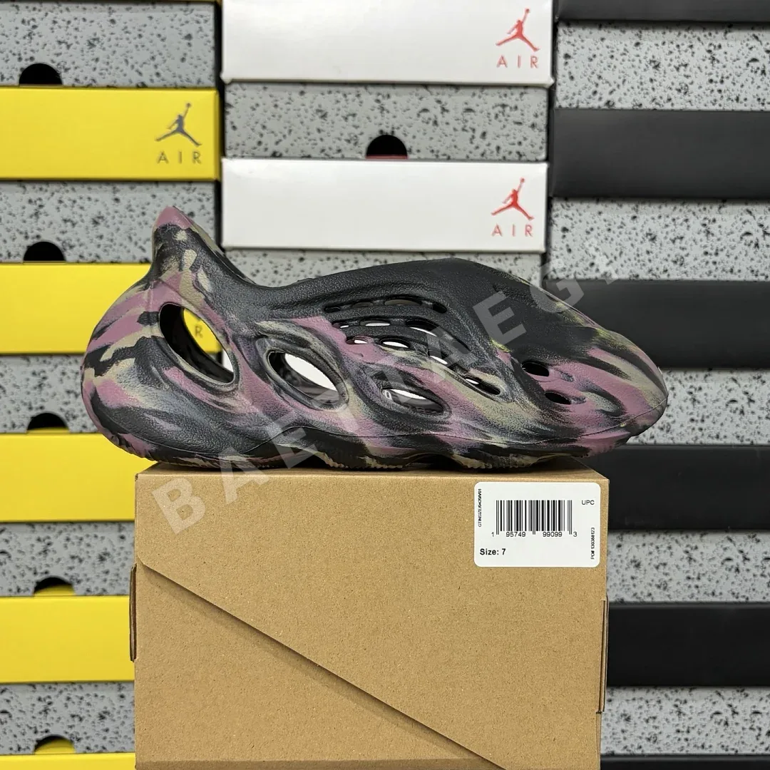아디다스 [LW] 이지 폼 RNR MX IG9562 200639 Adidas Yeezy Foam RNR MX Carbon