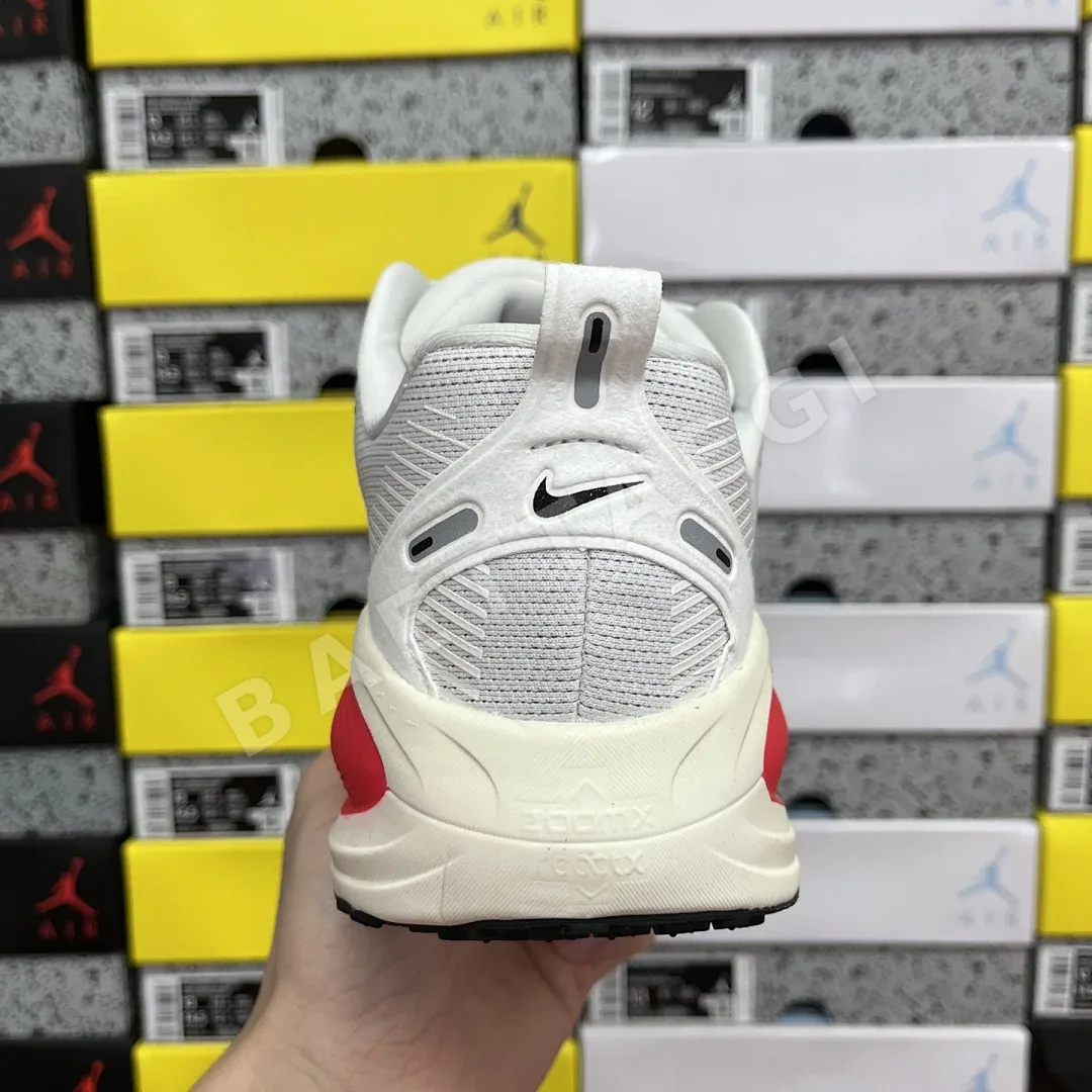 나이키 줌 보메로 18 HM6803-001 201094 Nike Zoom Vomero 18 상세 이미지 9
