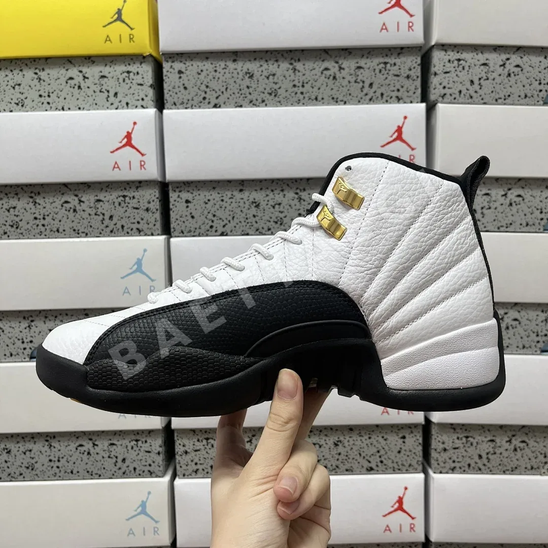 나이키 [GX] 조던 12 레트로 블랙 화이트 골드 CT8013-117 201349 Nike Jordan 12 Retro Taxi 상세 이미지 2