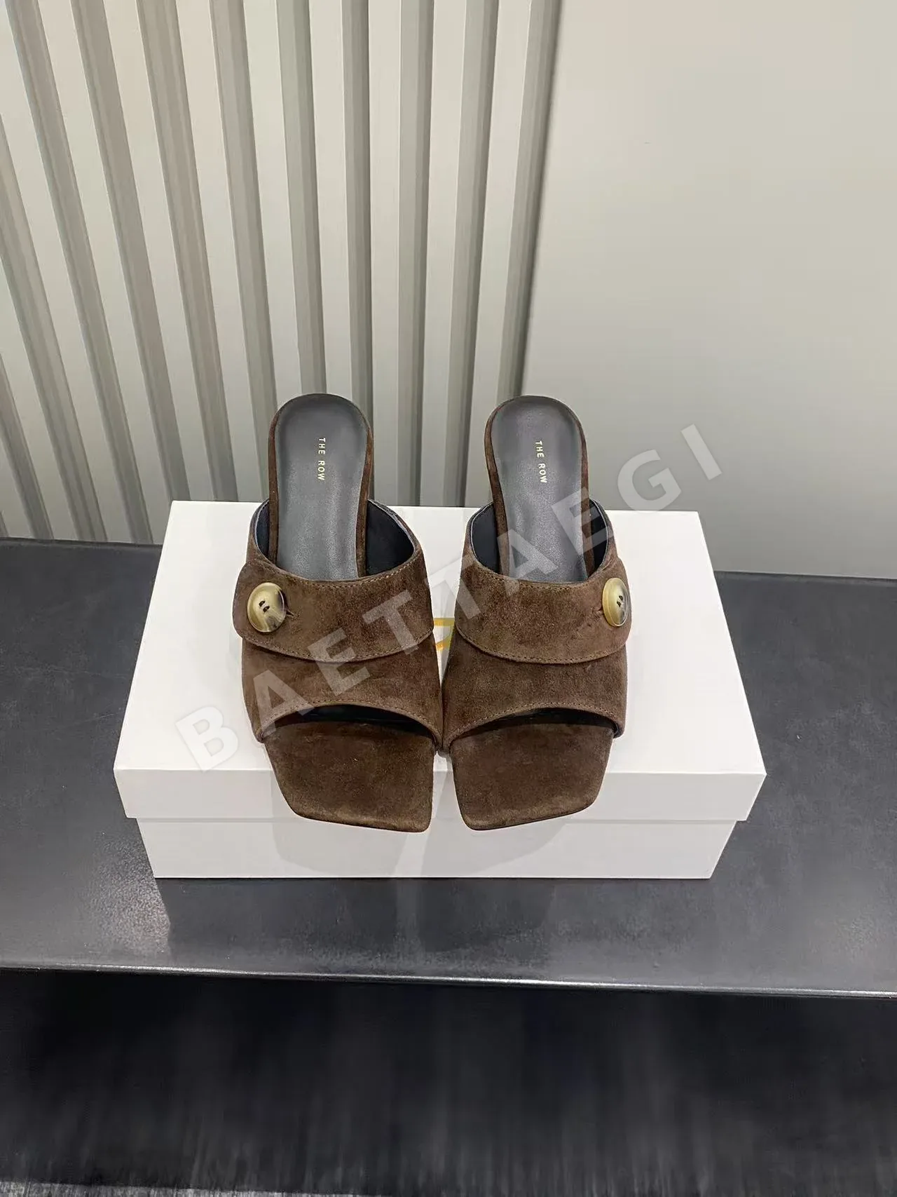 더로우 스퀘어토 슬리퍼 113570