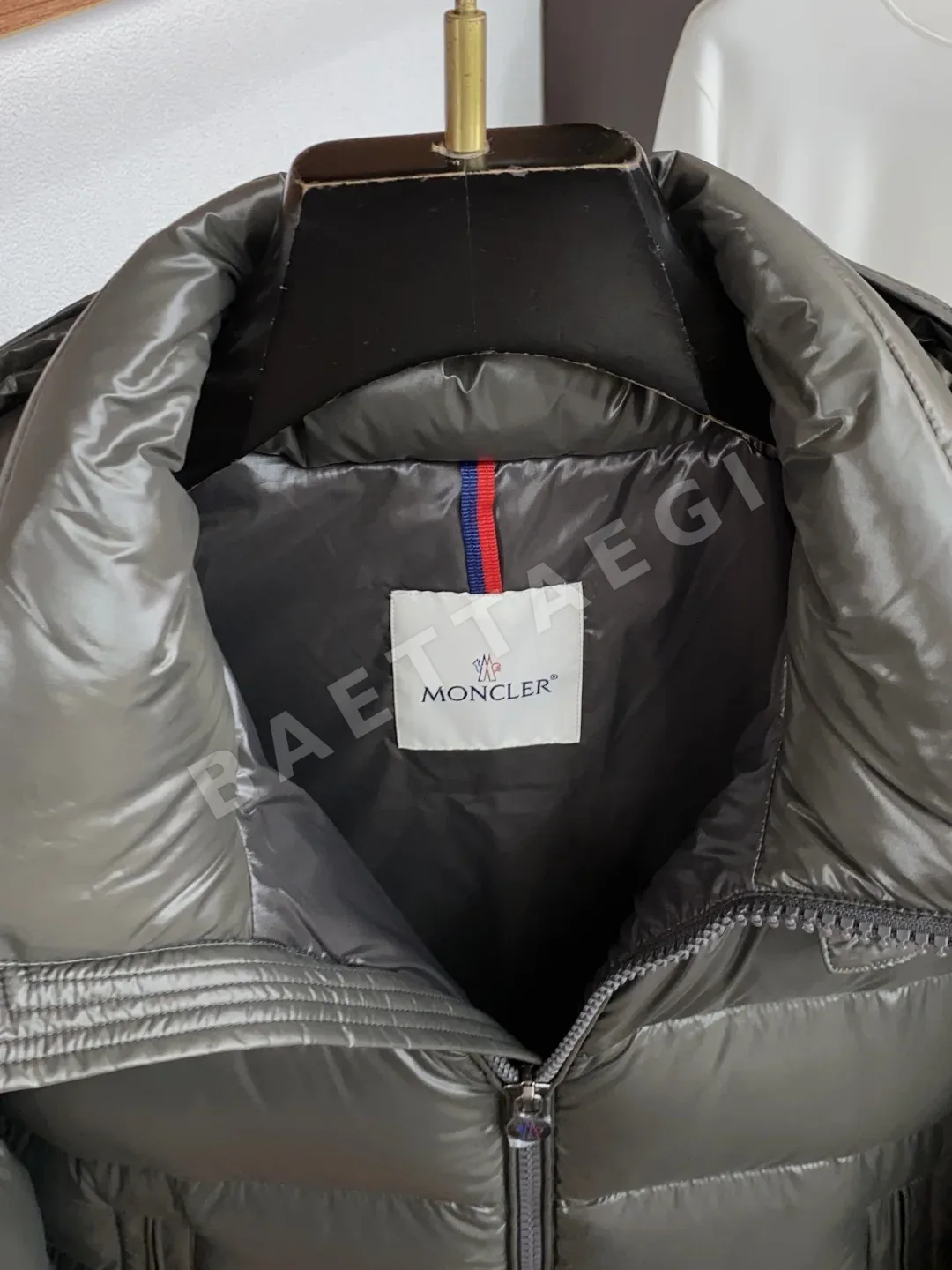 몽클레르 마야(Moncler Maya) 후드 쇼트 다운 자켓 상세 이미지 3