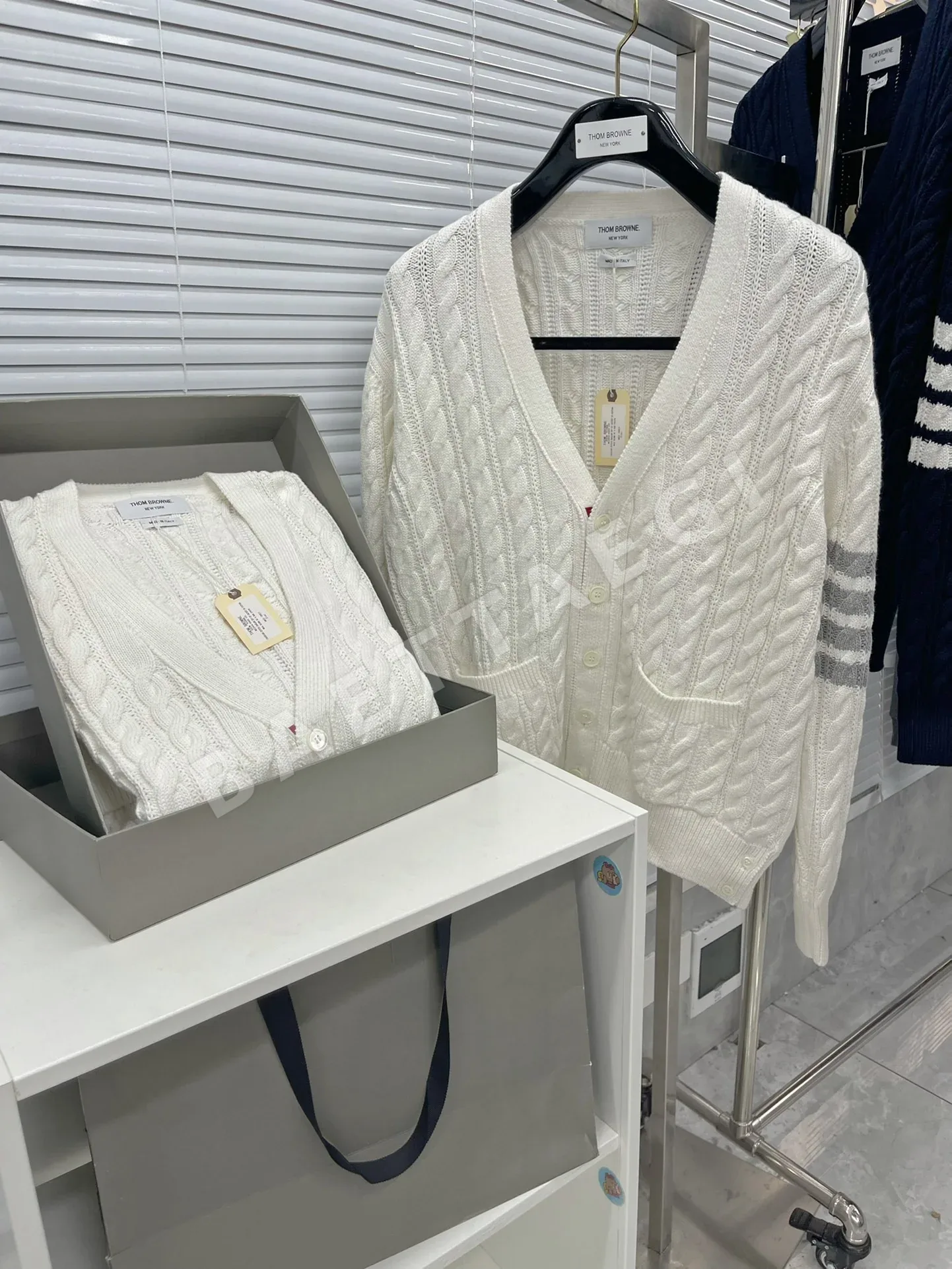 톰브라운 케이블 니트 가디건 상세 이미지 9