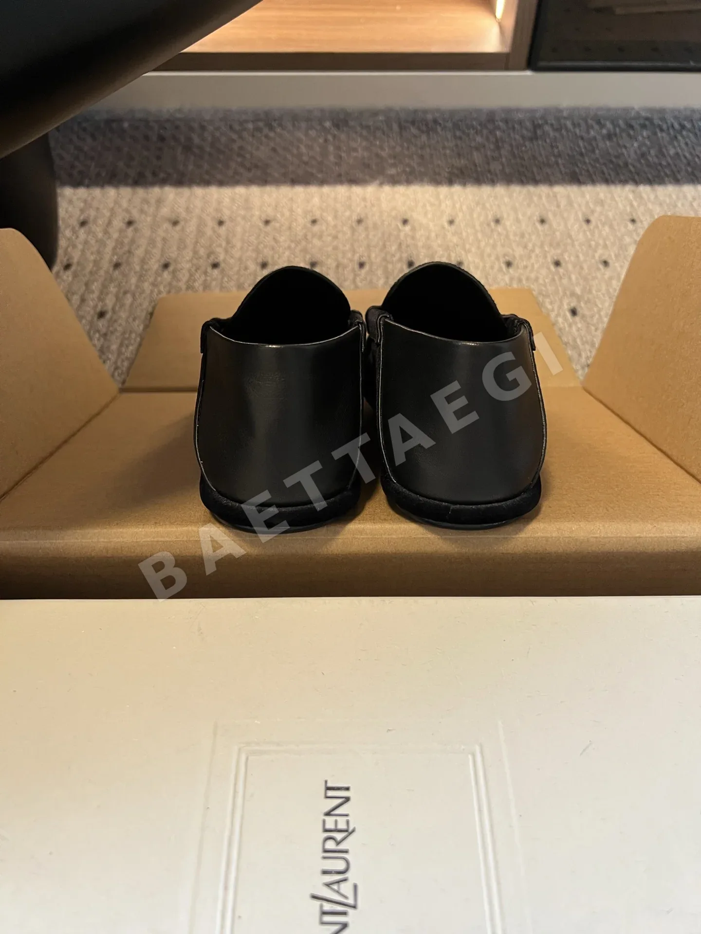 생로랑 르 로퍼 플리츠 메탈 로고 상세 이미지 9