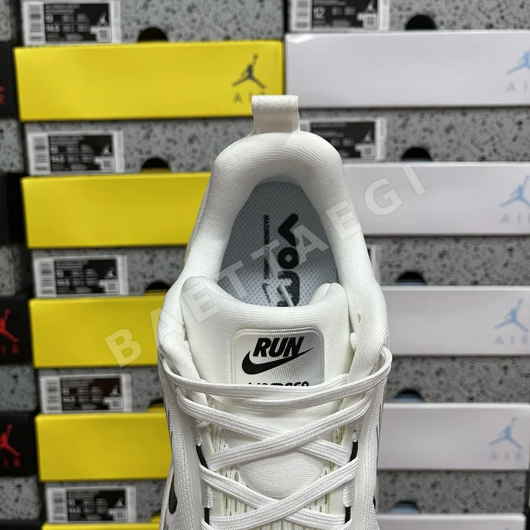 나이키 줌 보메로 18 HM6803-101 201099 Nike Zoom Vomero 18 상세 이미지 10