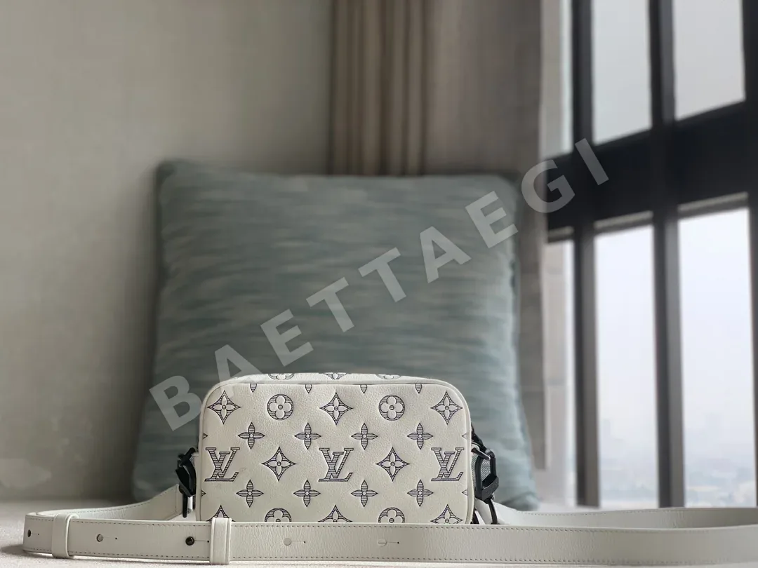루이비통 알파 미니 카메라 가방 M83383 상세 이미지 3