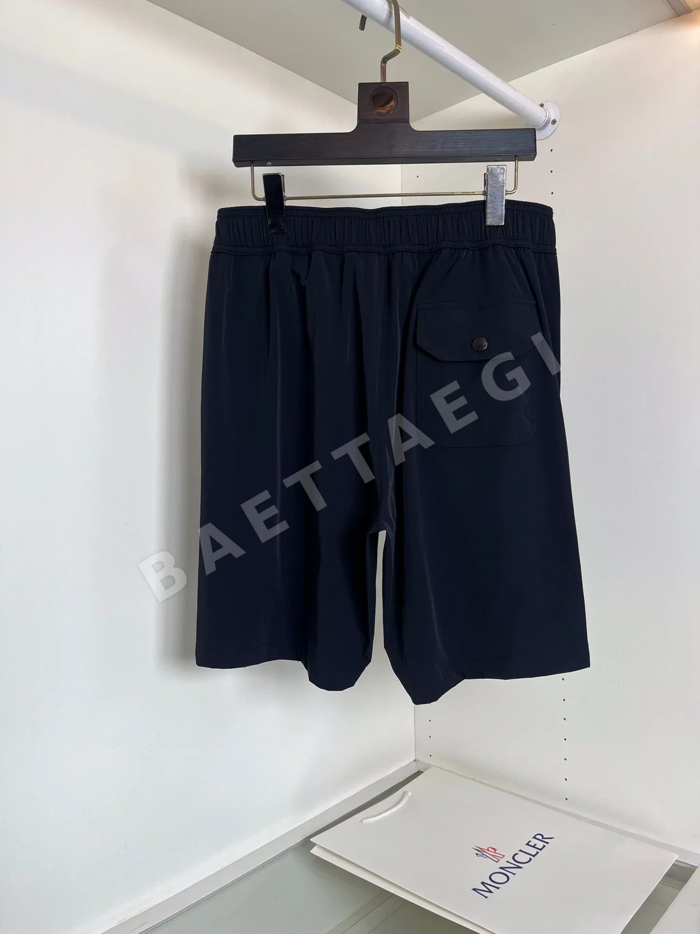 몽클레르 자수 웨빙 남성 캐주얼 반바지 상세 이미지 2