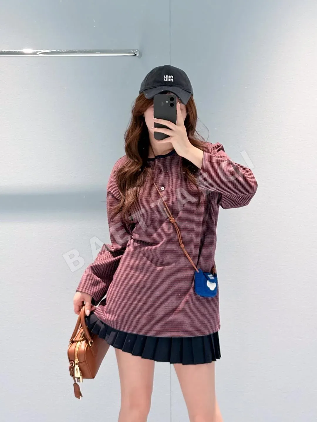 미우미우 레드 스트라이프 여성 긴팔 티셔츠 상세 이미지 8