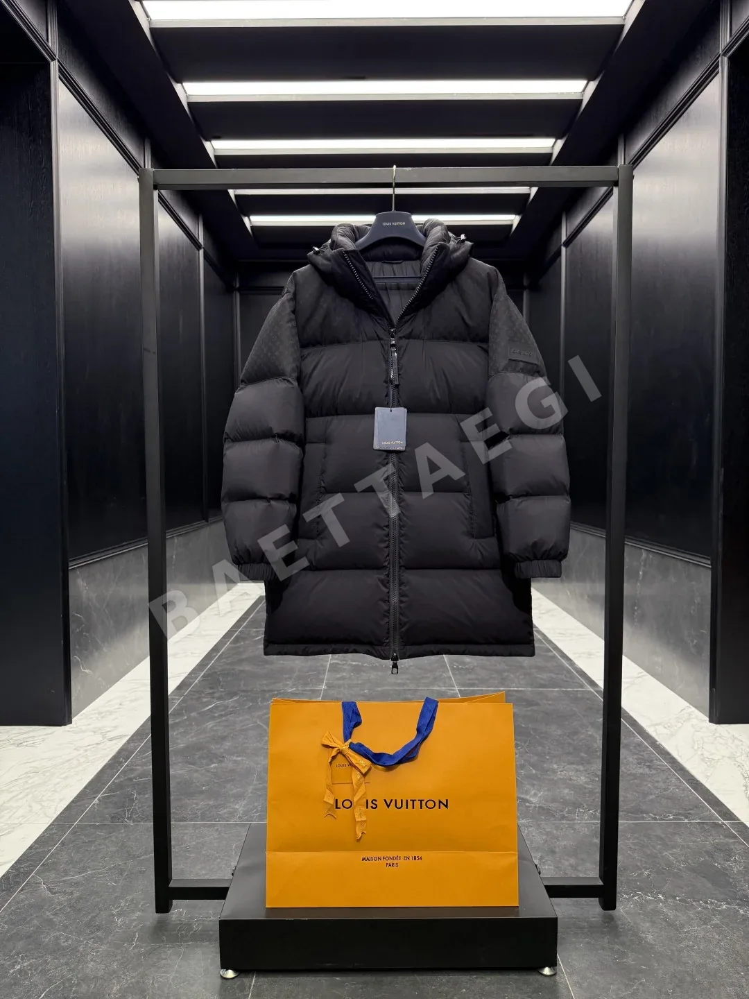 루이비통 LV 모노그램 뉴 미드 길이 3D 자카드 후드 다운 재킷 상세 이미지 2