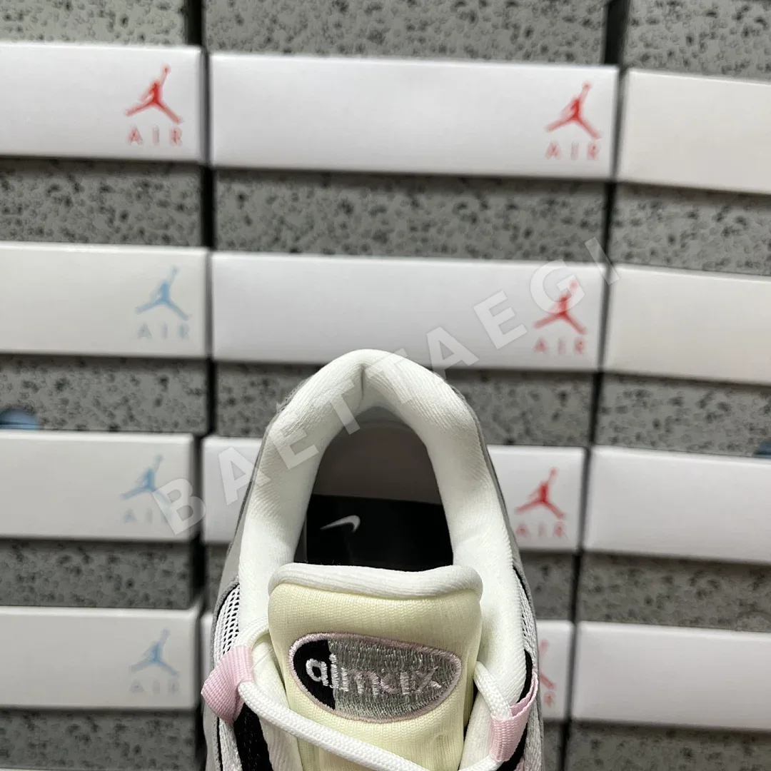 나이키 [GX] 에어 맥스 95 OG HJ5996-001 201228 Nike Air Max 95 OG Big Bubble Pink Foam 상세 이미지 8