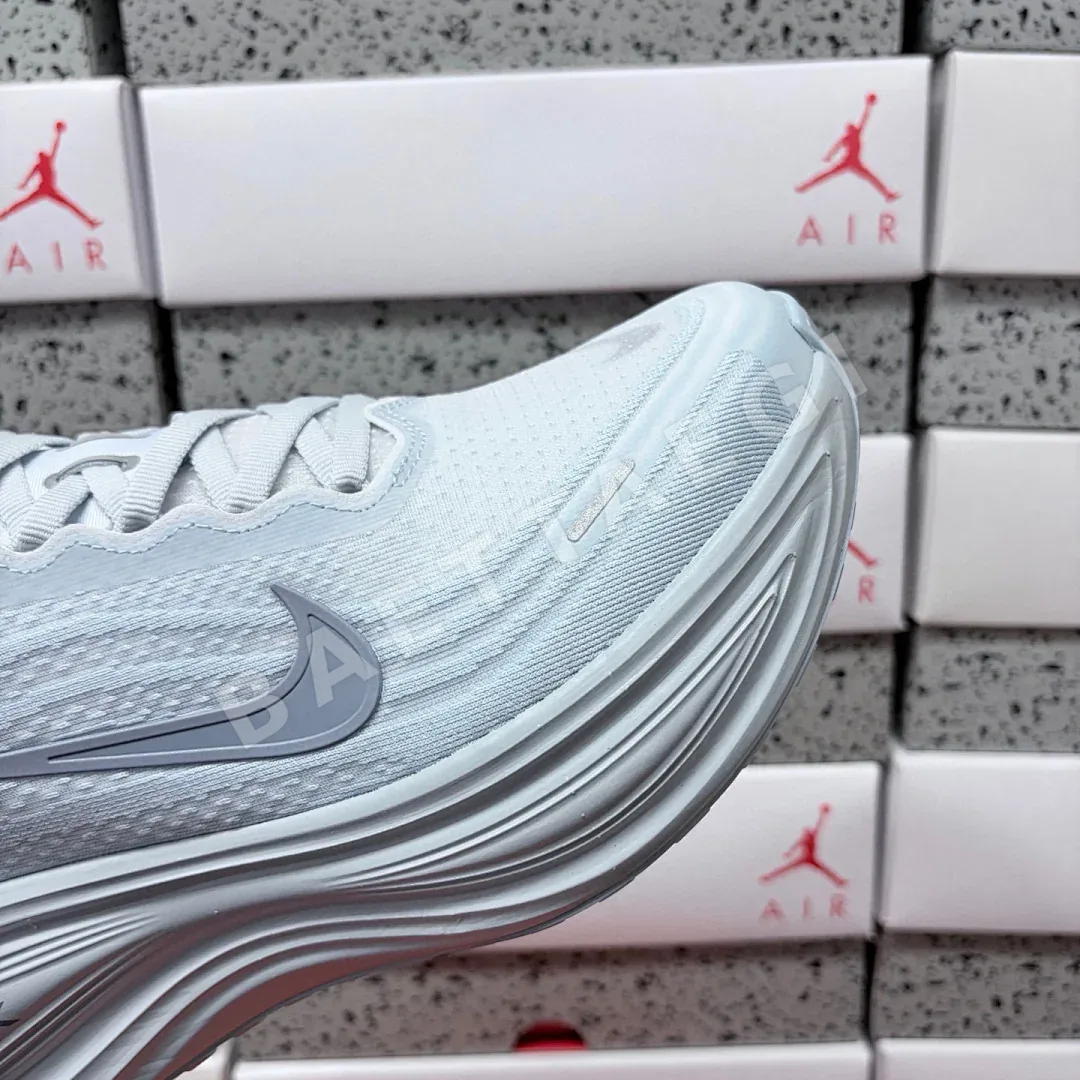 나이키 [GT] 보메로 플러스 HV8150-004 201145 Nike Vomero Plus Football Grey Ashen Slate 상세 이미지 8