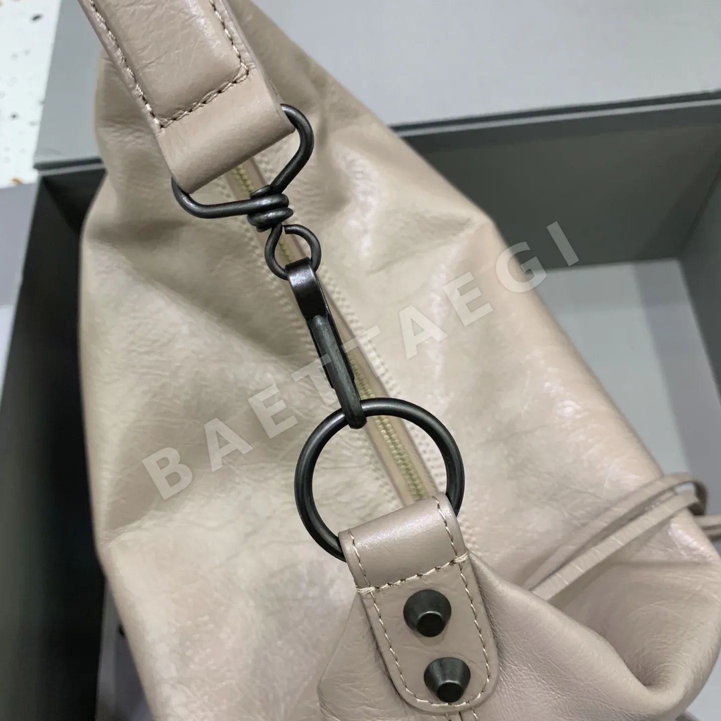 발렌시아가 뉴 루 시티 라지 호보백 상세 이미지 4