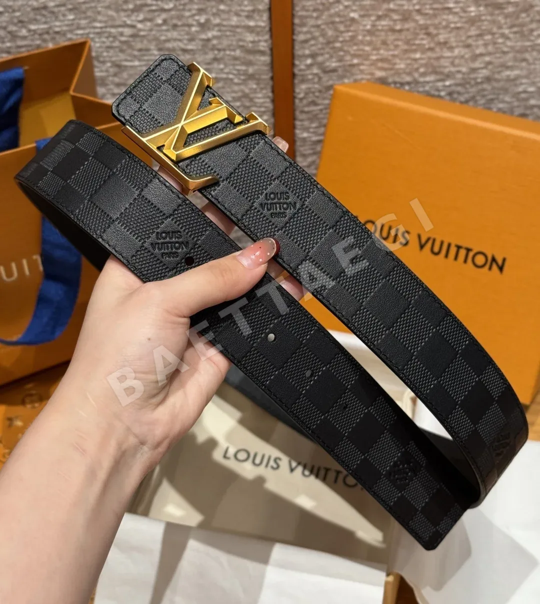 루이비통 피라미드 40mm 리버서블 소가죽 벨트 상세 이미지 4
