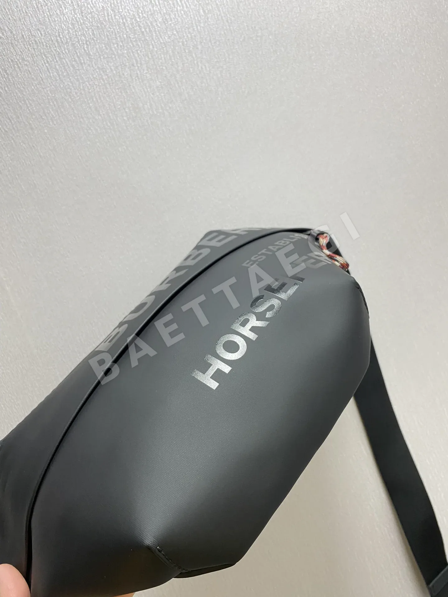 버버리 호스페리 나일론 힙색 가방 상세 이미지 4