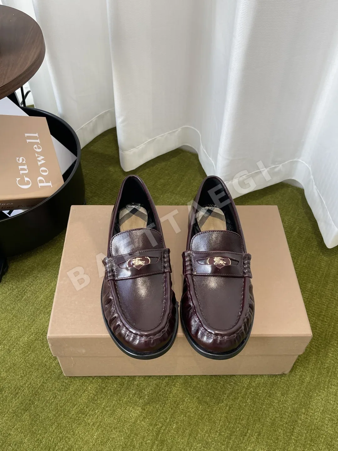 버버리 송아지가죽 로퍼 29694