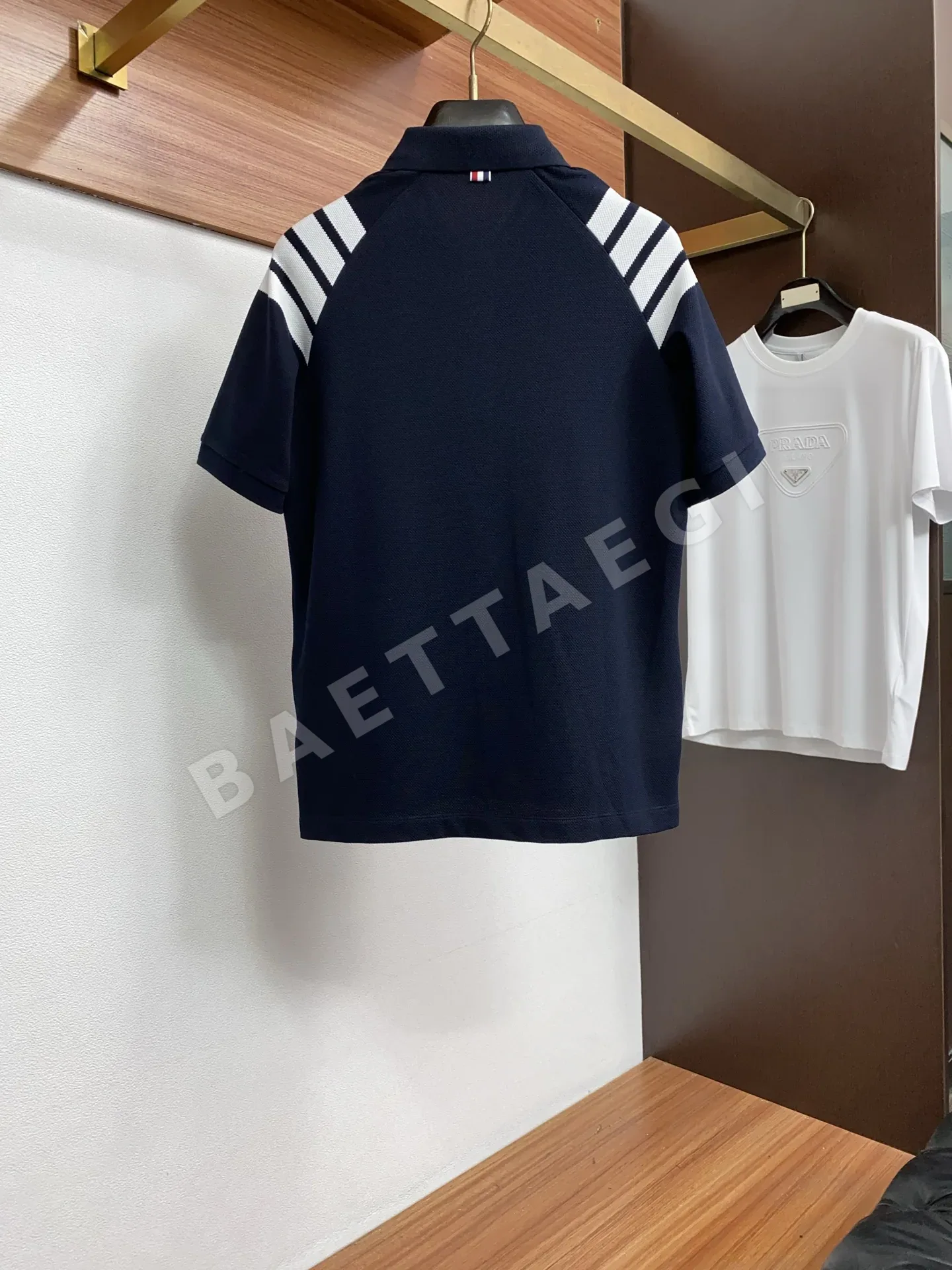 톰브라운 클래식 카라 남성 반팔 폴로셔츠 상세 이미지 9