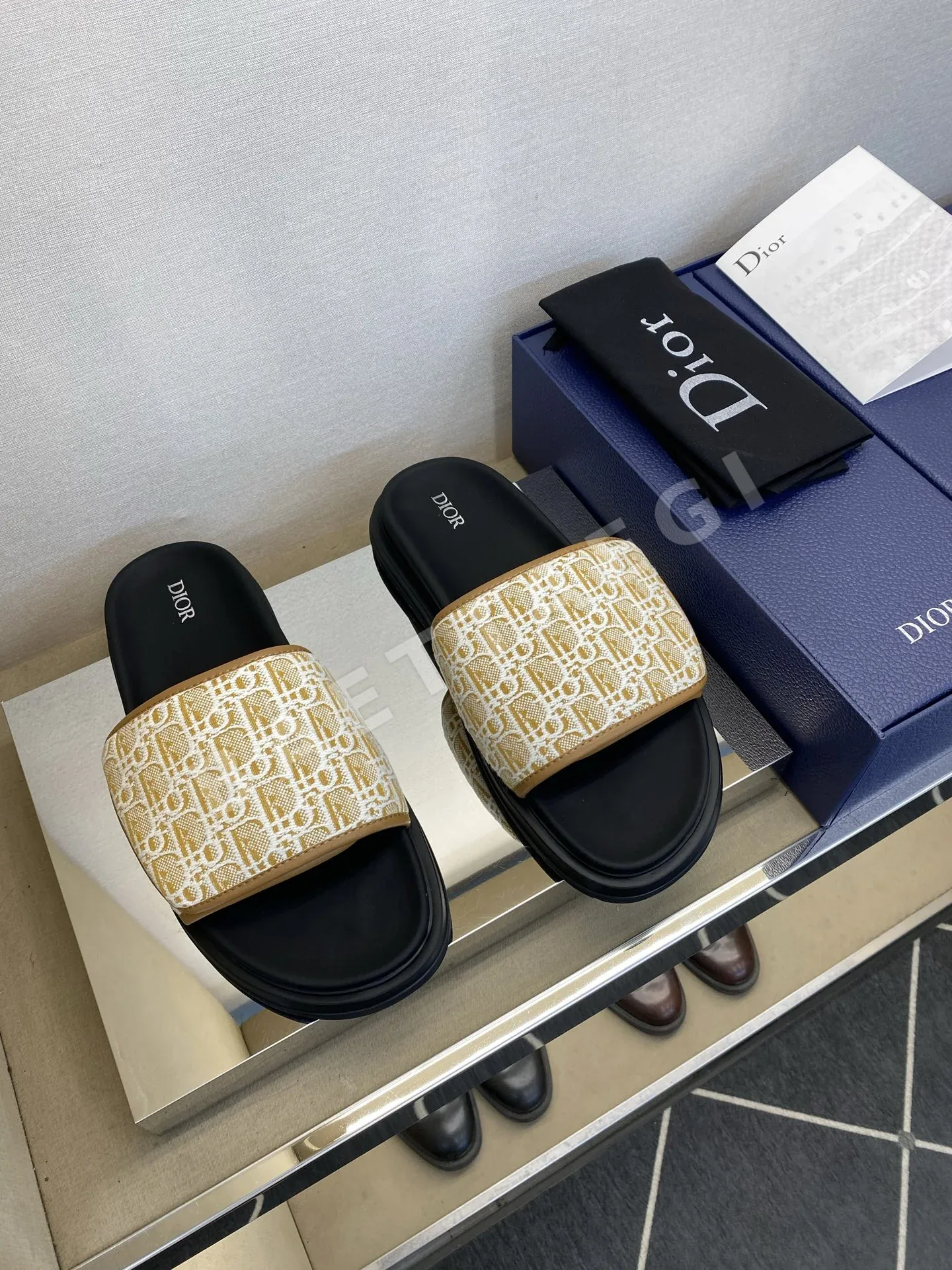 디올 남성 자수 캔버스 슬리퍼 134592