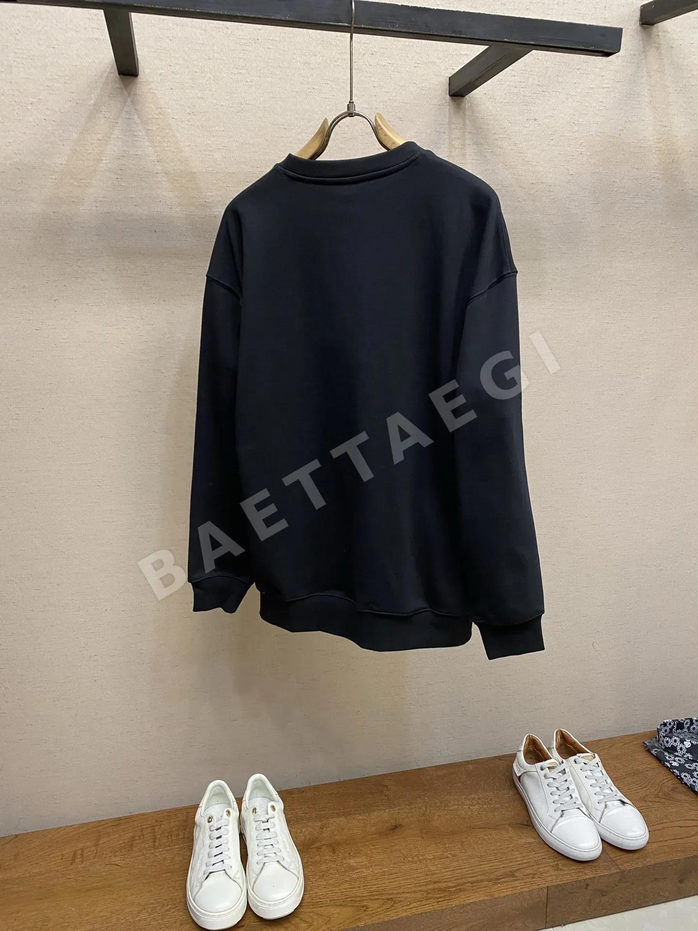 버버리 클래식 폼 레터 프린트 크루넥 반팔 스웨트셔츠 P280 상세 이미지 2