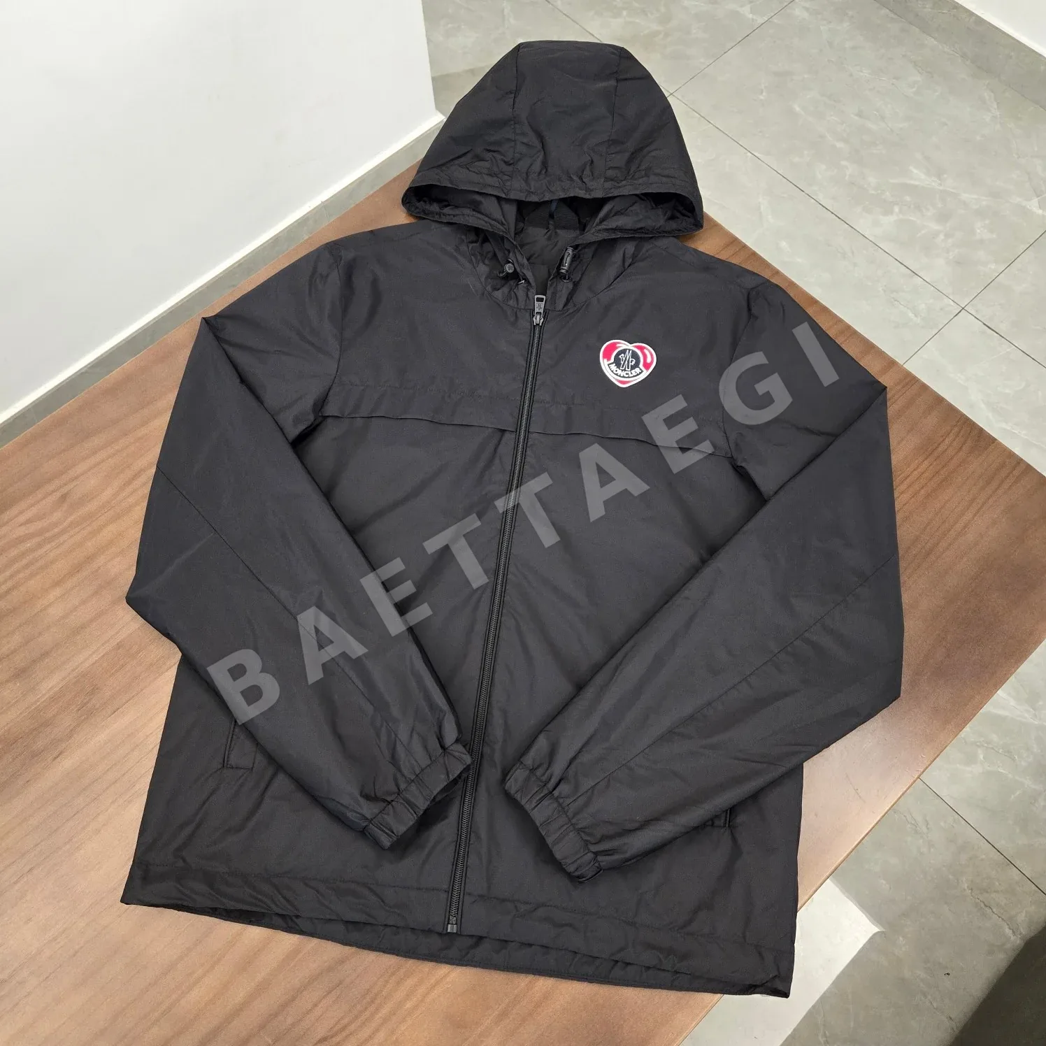 몽클레르 하트 로고 후드 나일론 자켓