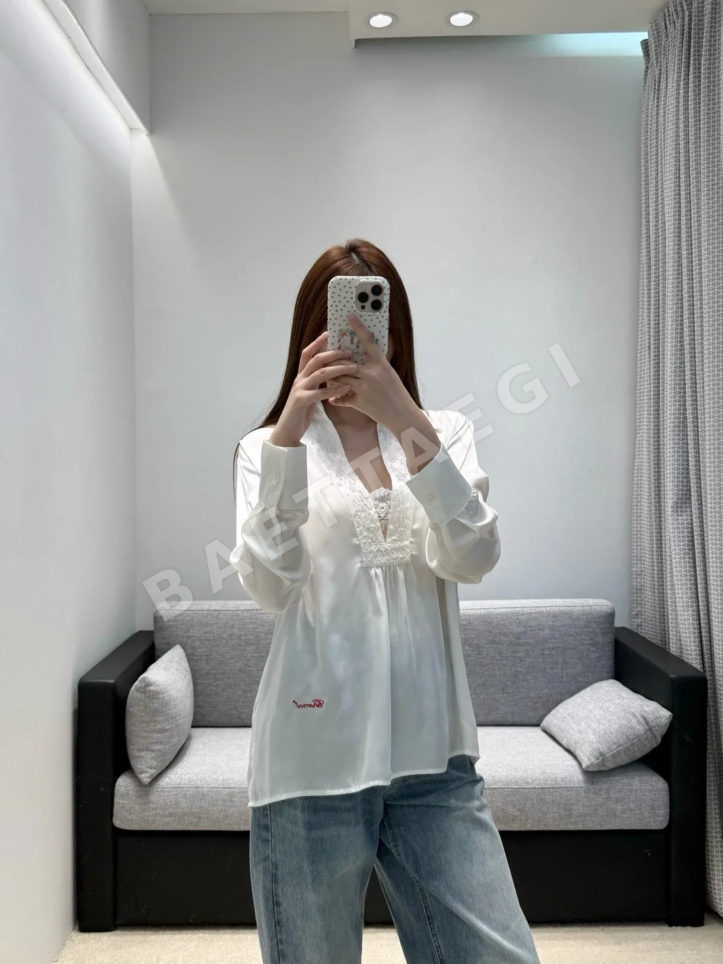 샤넬 새틴 레이스 V넥 여성 셔츠 상세 이미지 7