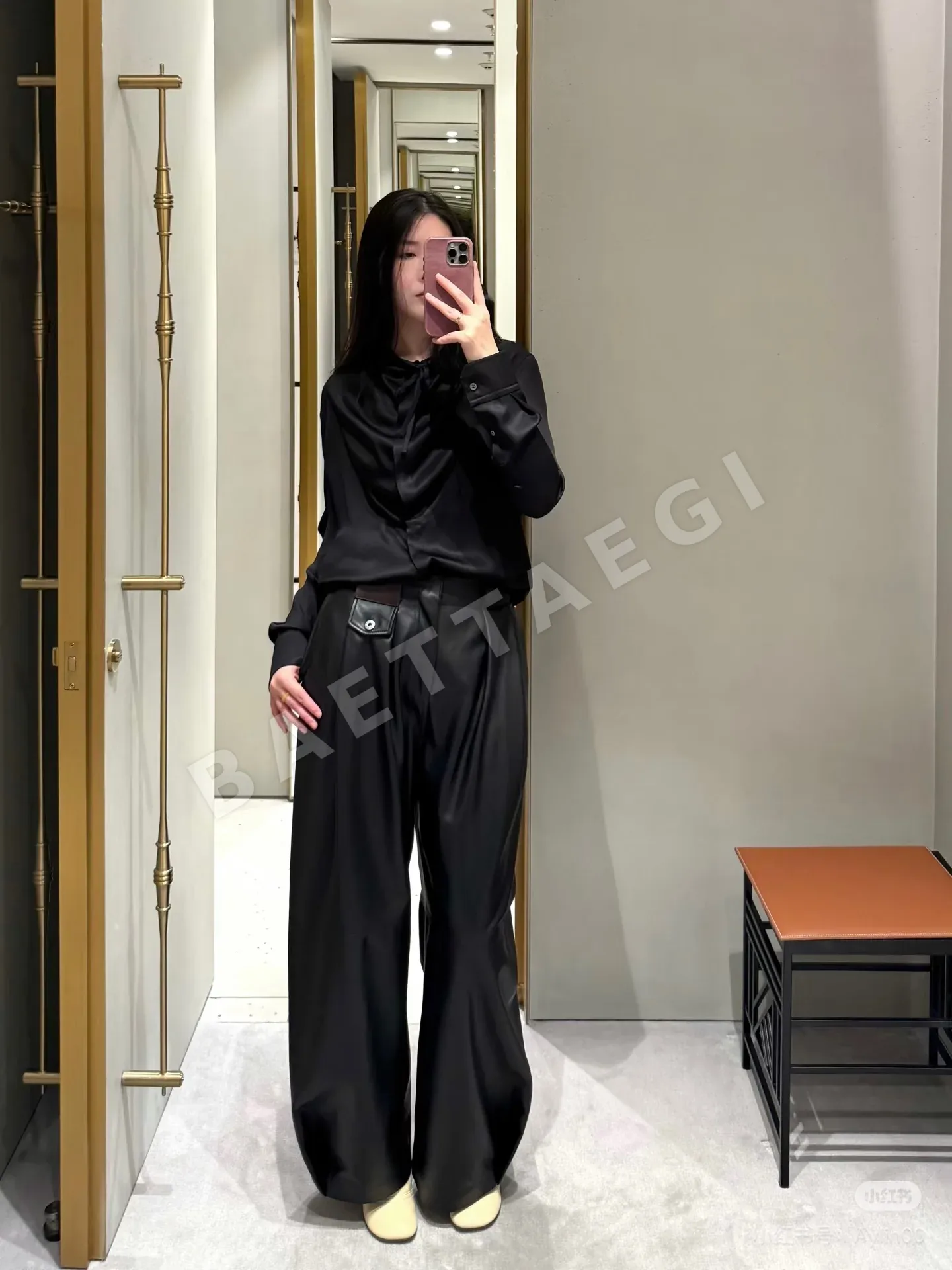로에베 플리츠 와이드 가죽 바지 상세 이미지 2