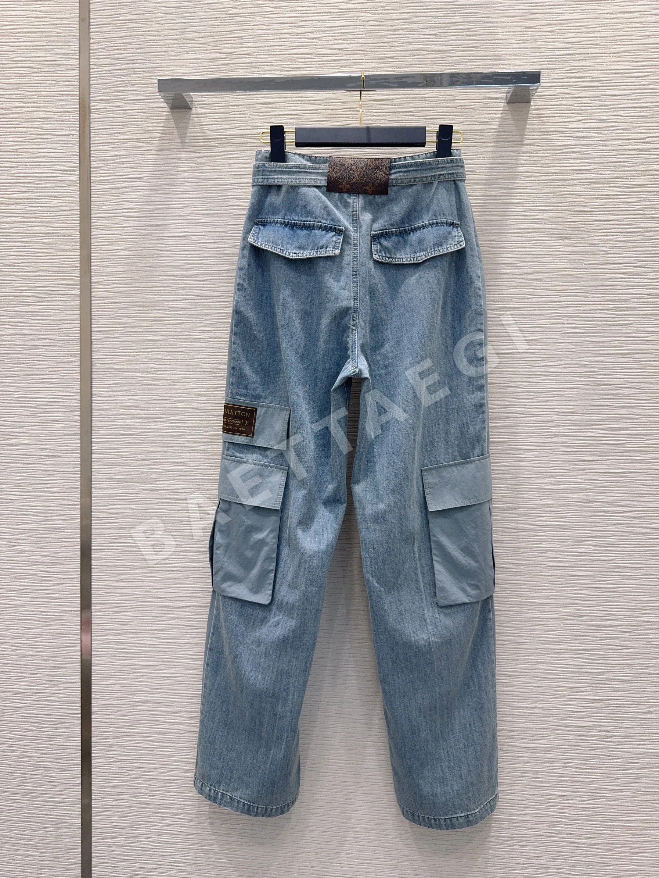 루이비통 데미지 워시드 데님 여성 바지 상세 이미지 15