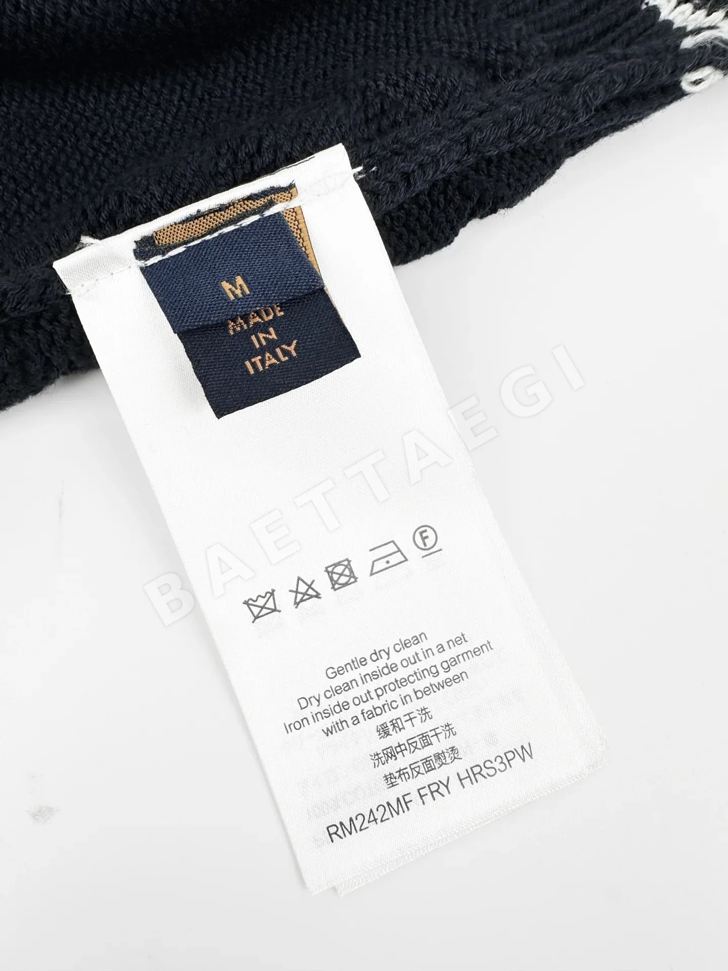 루이비통 자수 케이블 V넥 니트 상세 이미지 11