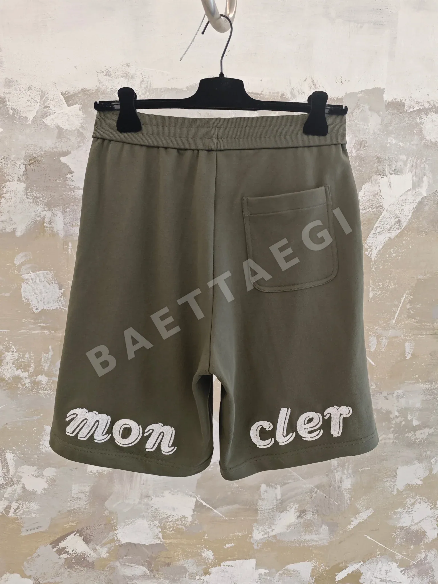 몽클레르 자수 코튼 남성 반바지 상세 이미지 2