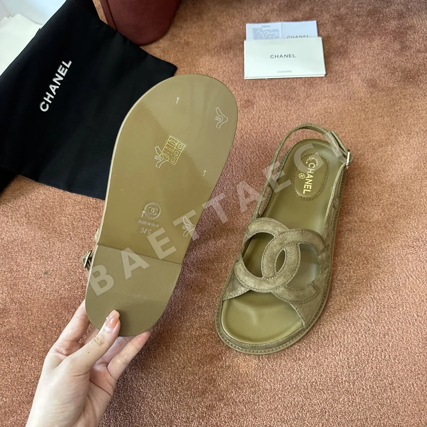 샤넬 CC 로고 스웨이드 슬링백 샌들 올리브 그린 상세 이미지 7
