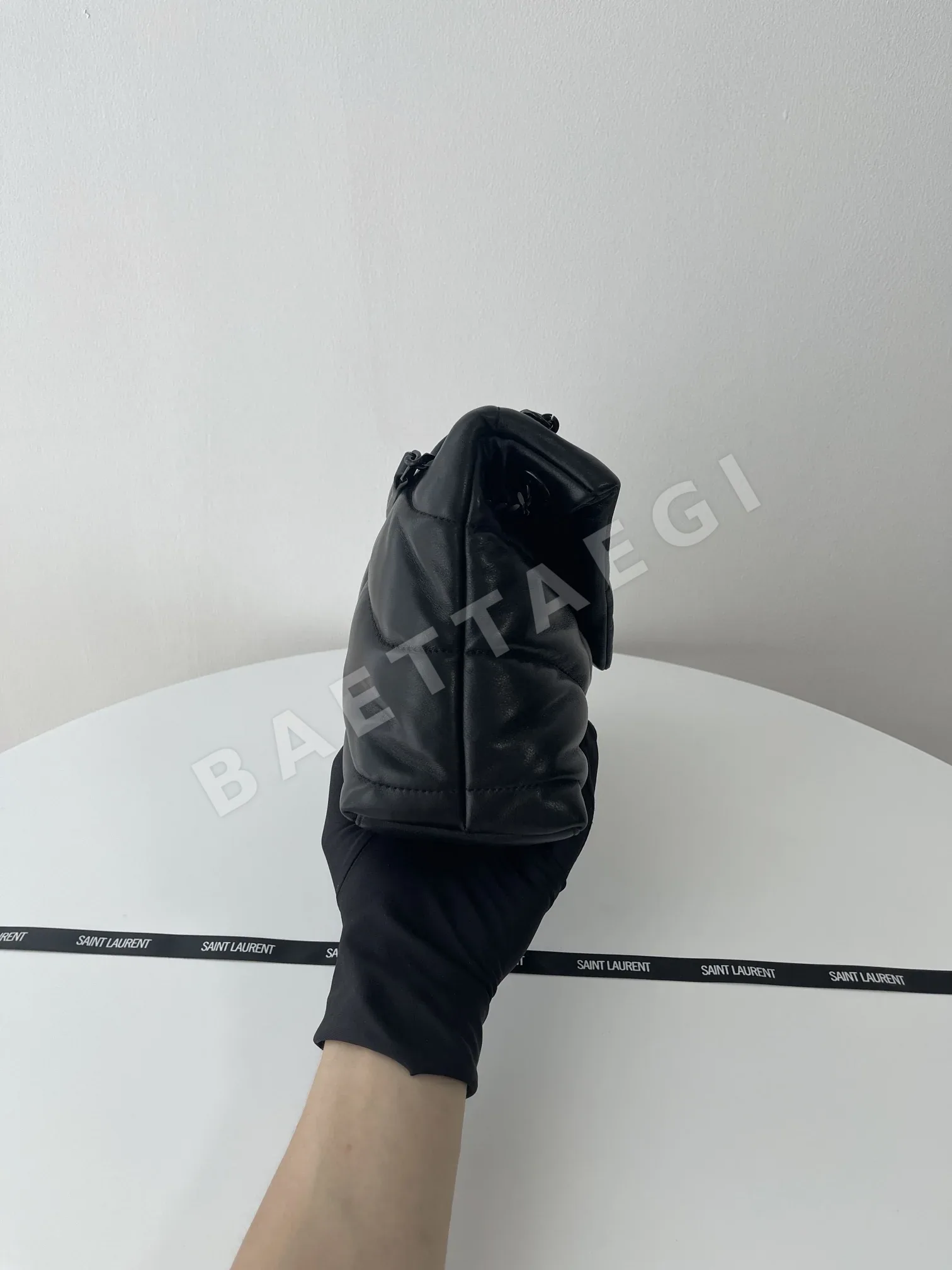 생로랑 루루 퍼퍼 퀼팅 램스킨 숄더백 상세 이미지 4