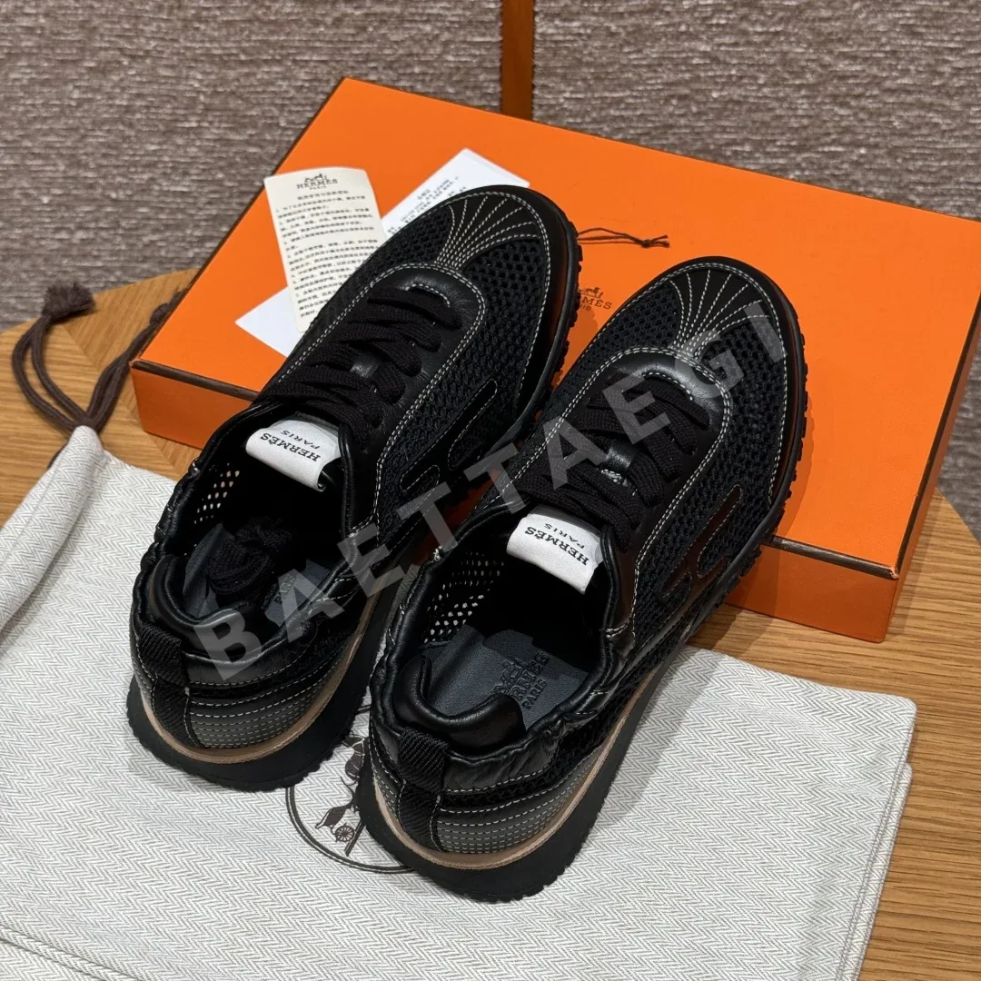 에르메스 제트 스니커즈 검정 송아지가죽 투각 디테일 상세 이미지 3