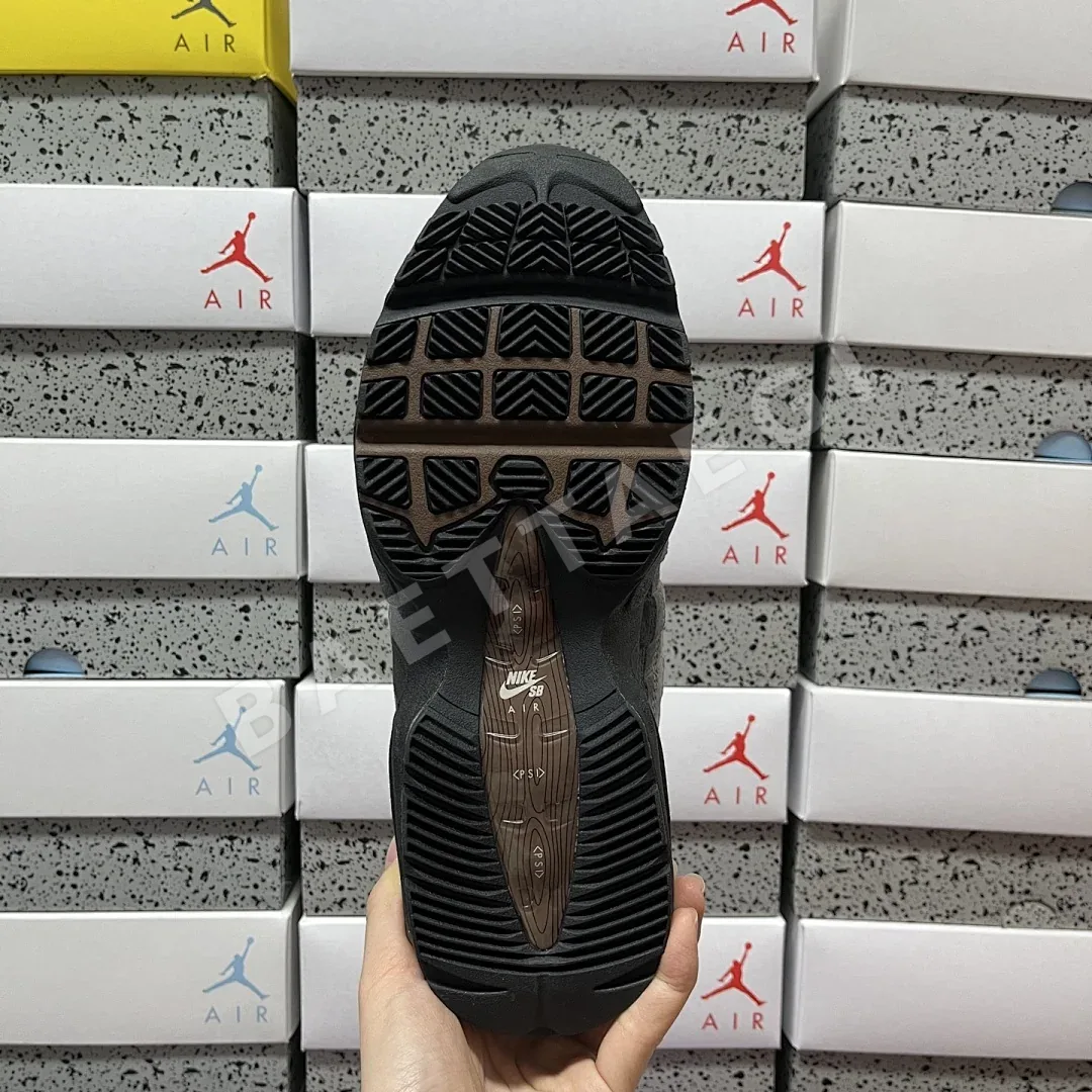 나이키 [KZ2.0] 에어 맥스 95 SB 그레이 블랙 브라운 HF7545-002 201166 Nike Air Max 95 SB Cacao 상세 이미지 3