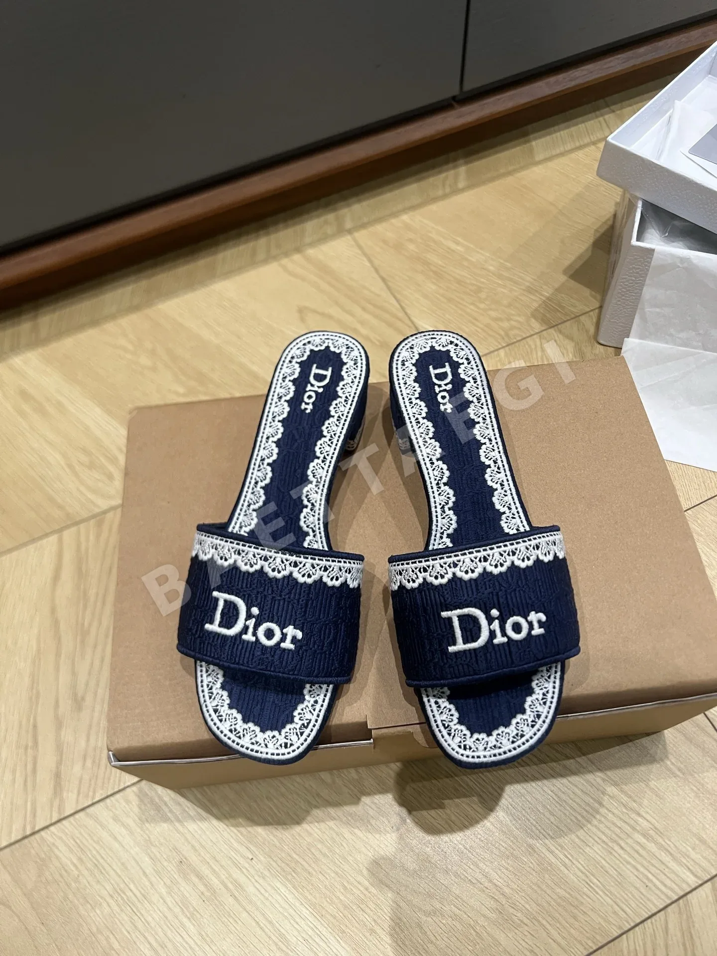디올 자수 자카드 샌들 95293