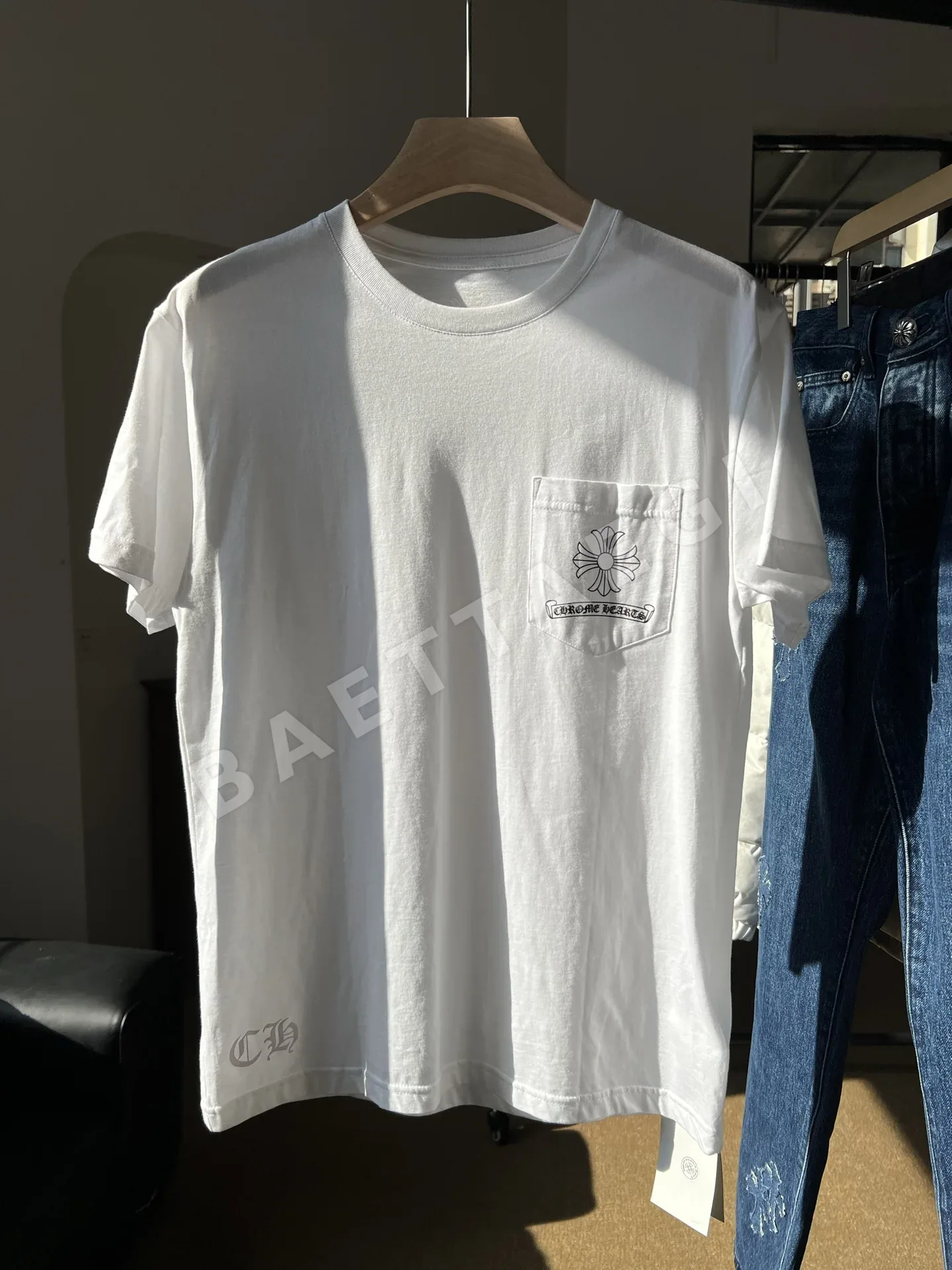 크롬하츠 산스크리트어 검 프린트 남성 반팔 티셔츠 112711