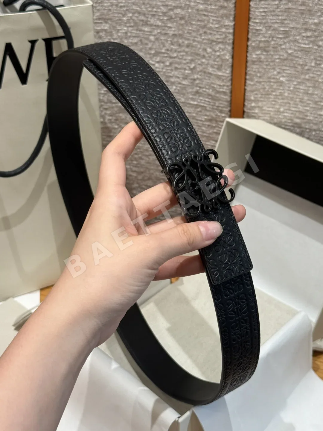 로에베 아나그램 리버서블 송아지가죽 벨트 상세 이미지 4