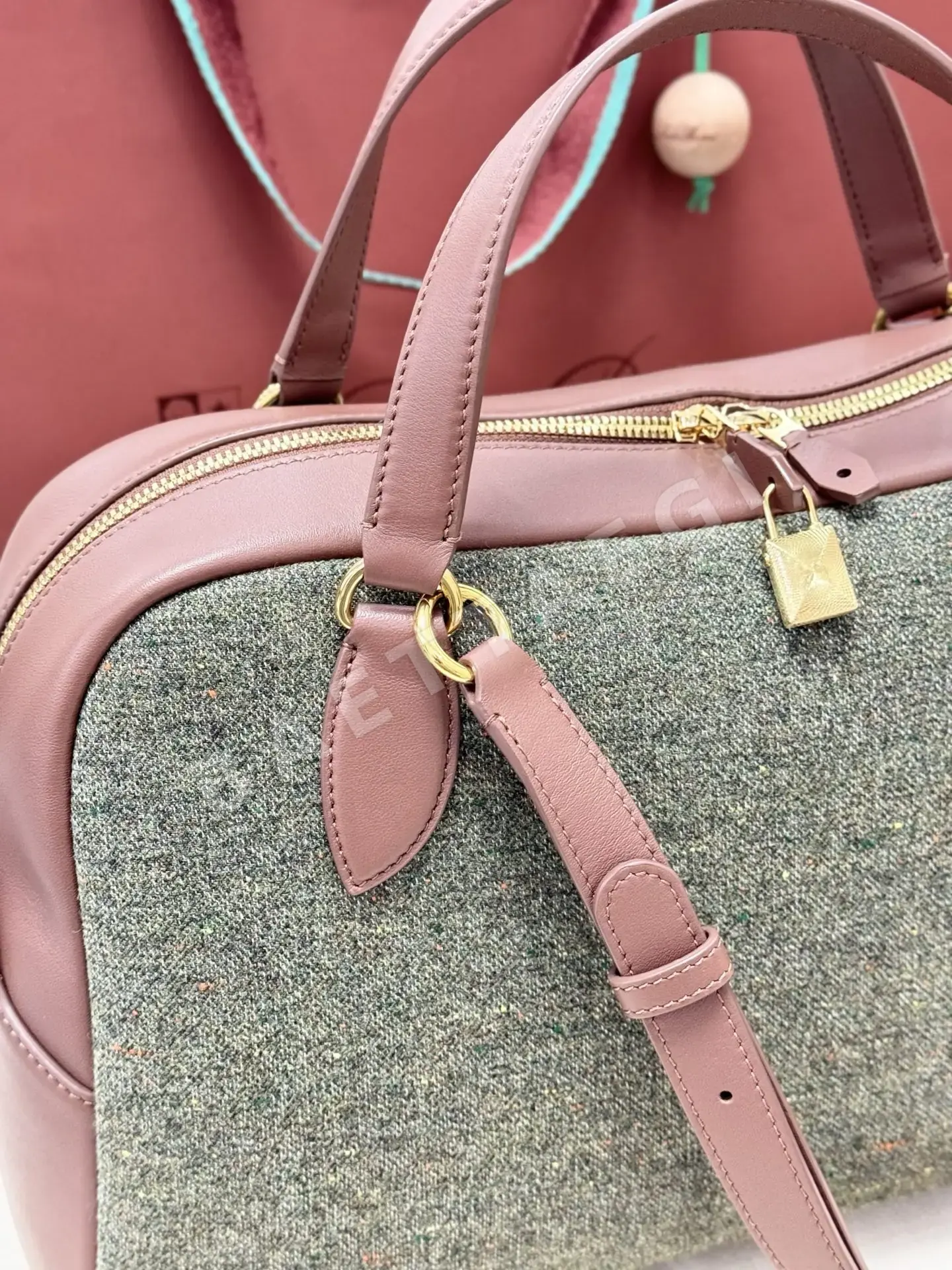 로로피아나 니들 가죽 숄더백 상세 이미지 8