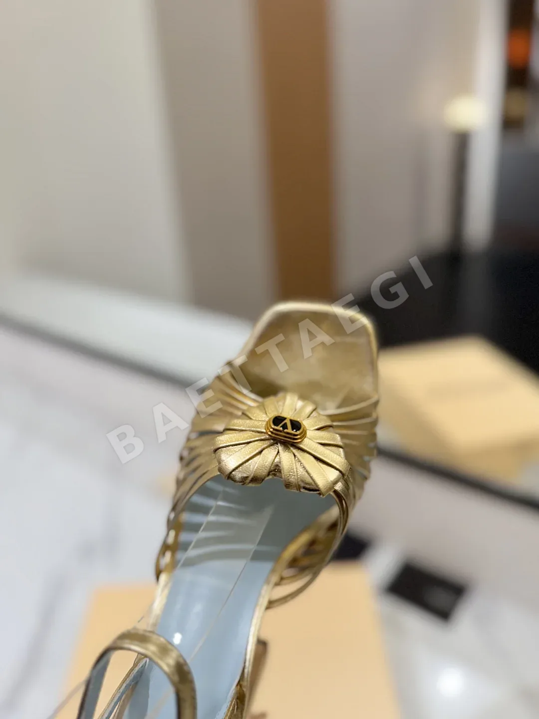 발렌티노 V버클 하이힐 샌들 상세 이미지 7