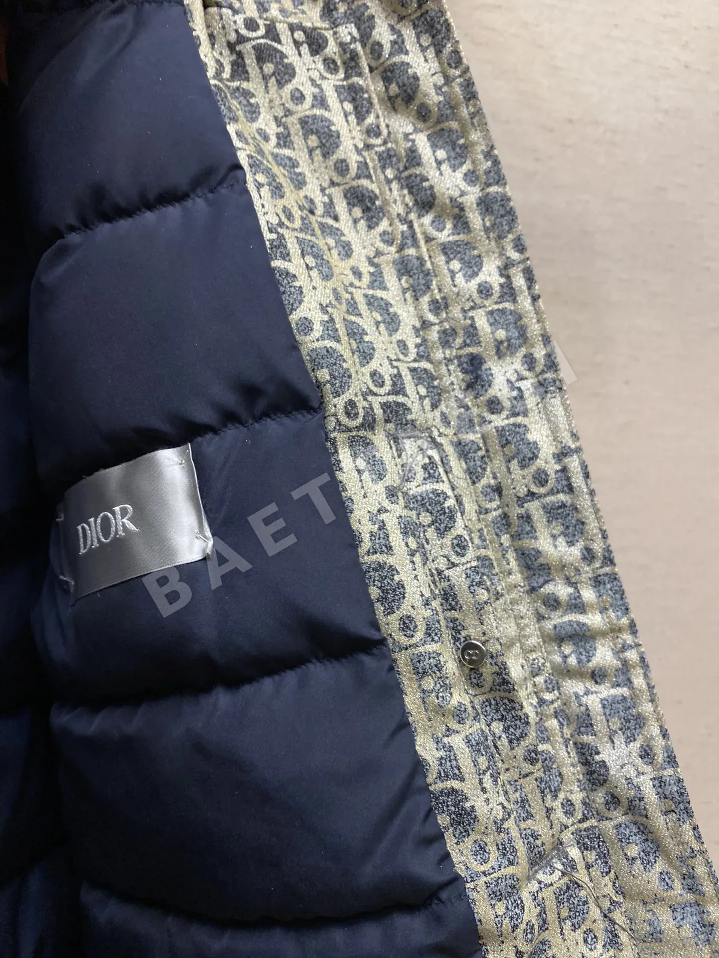 디올 로고 자카드 데님 후드 다운 자켓 상세 이미지 7